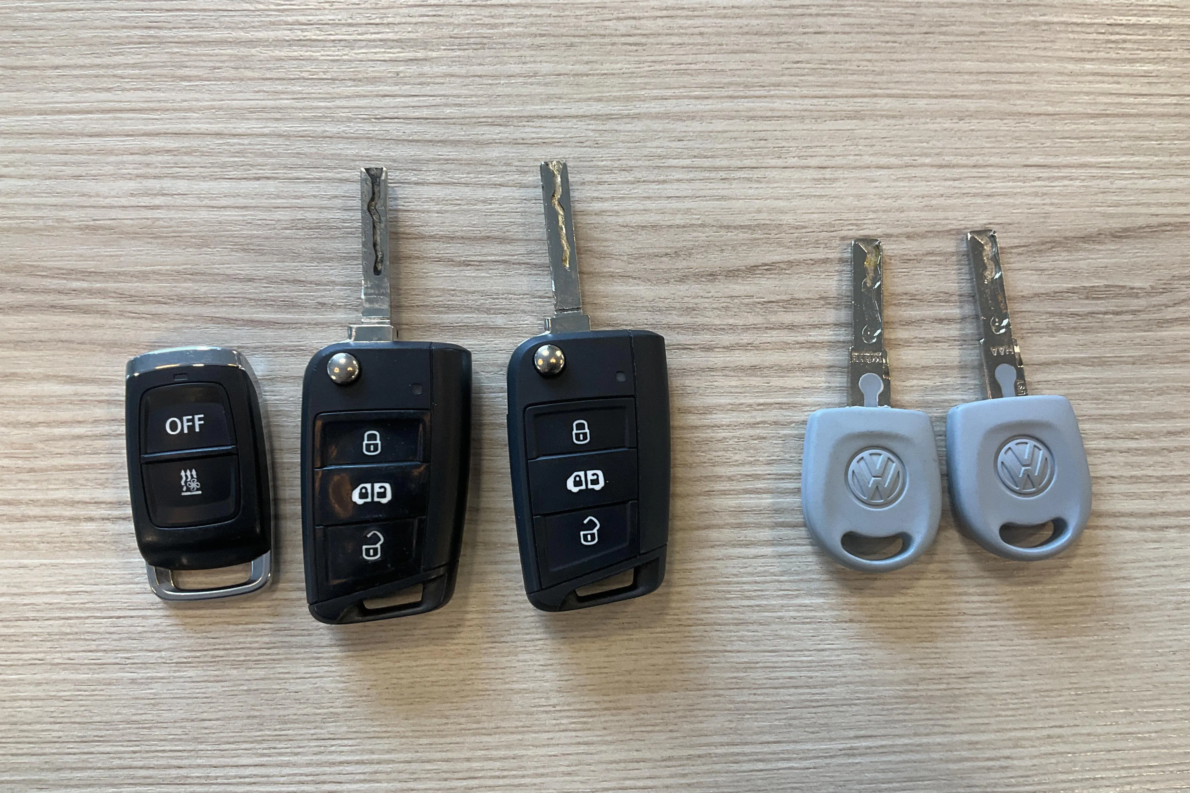 Presentationsfoto 14 av 14: VW Transporter T6.1 Skåp TDI (150hk) - 17 561 mil - Automat - röd - 2023