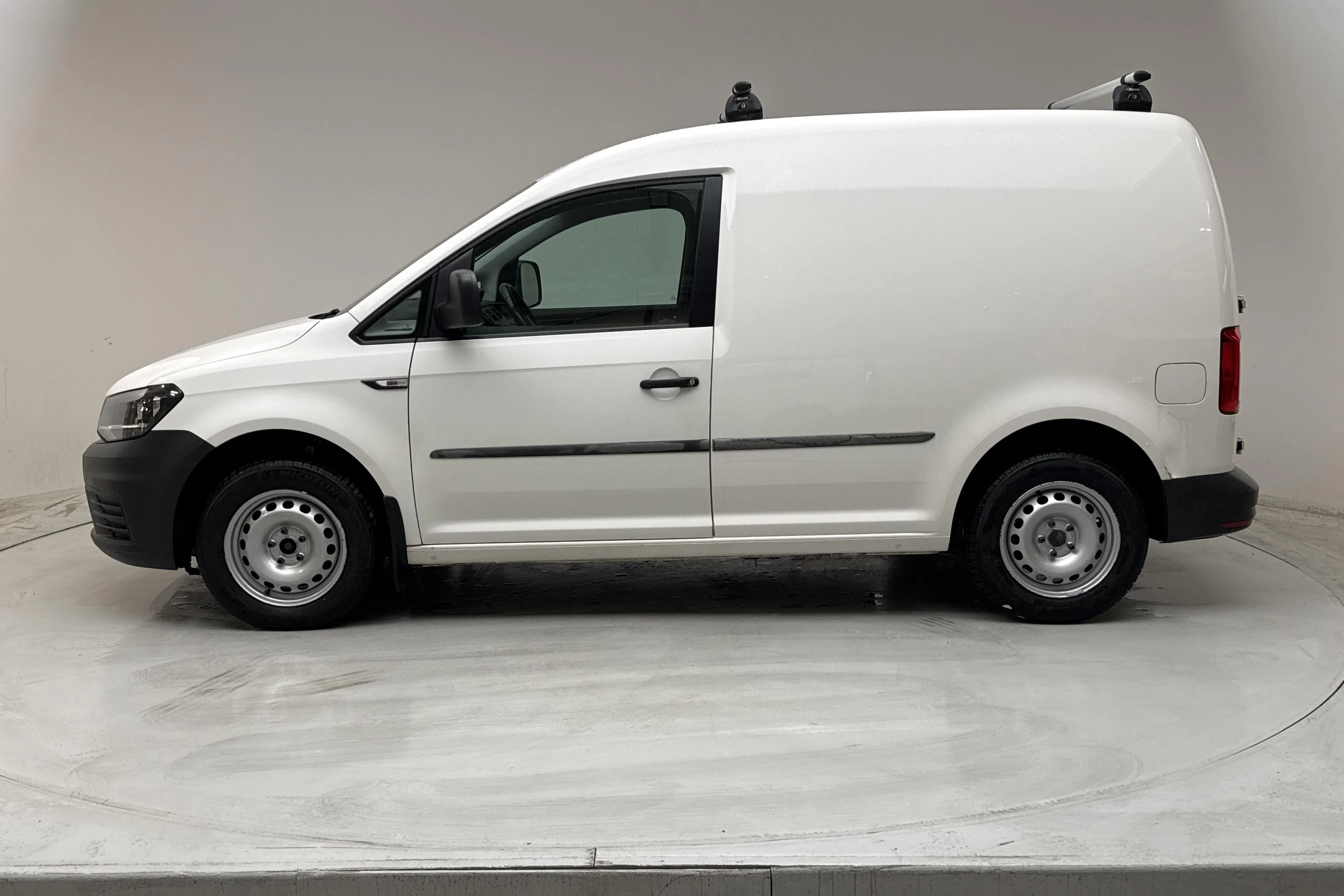 Presentationsfoto 2 av 15: VW Caddy 2.0 TDI Skåp (102hk) - 21 075 mil - Automat - vit - 2017