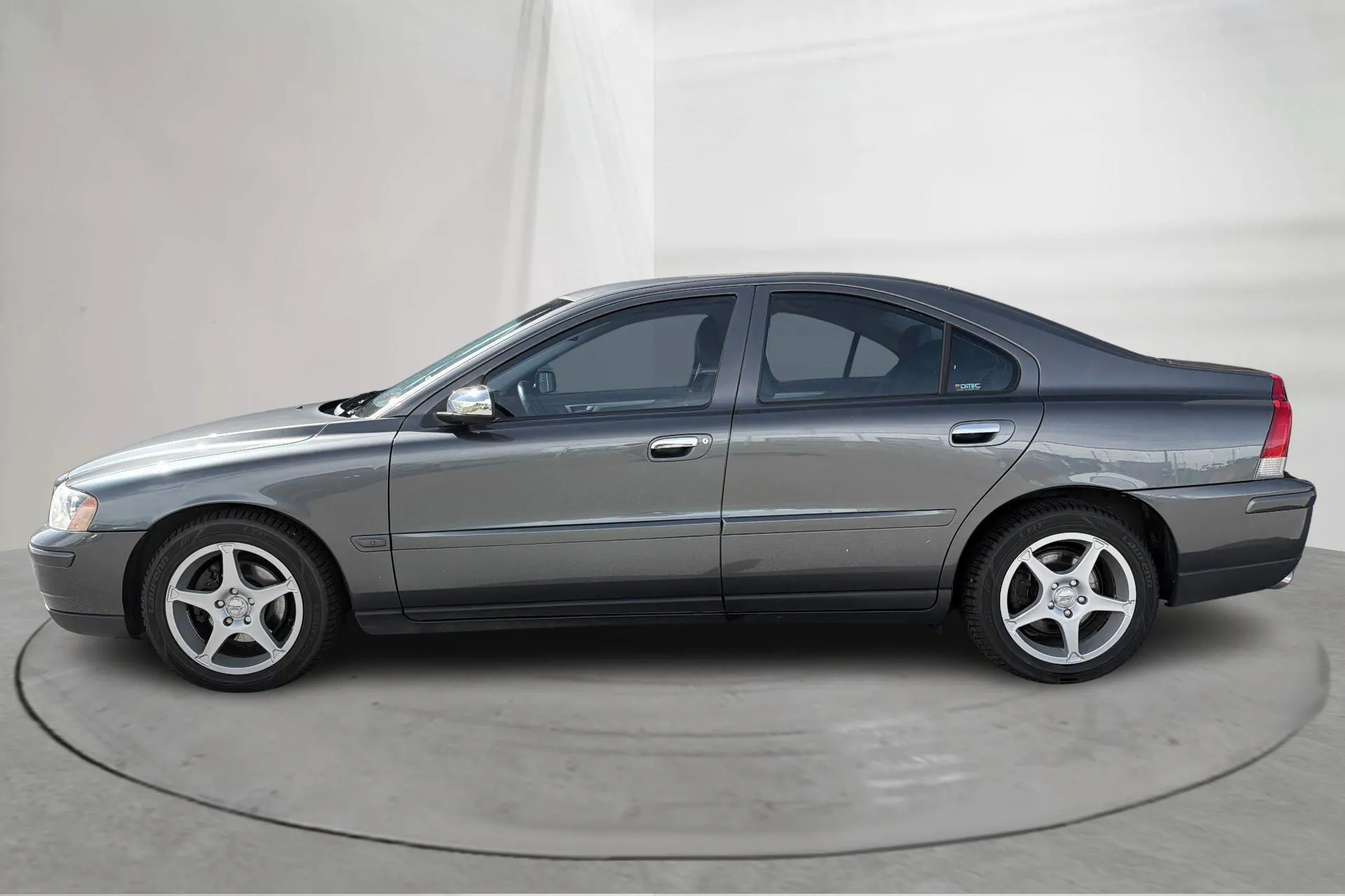 Presentationsfoto 2 av 15: Volvo S60 D5 (185hk) - 14 829 mil - Automat - grå - 2006