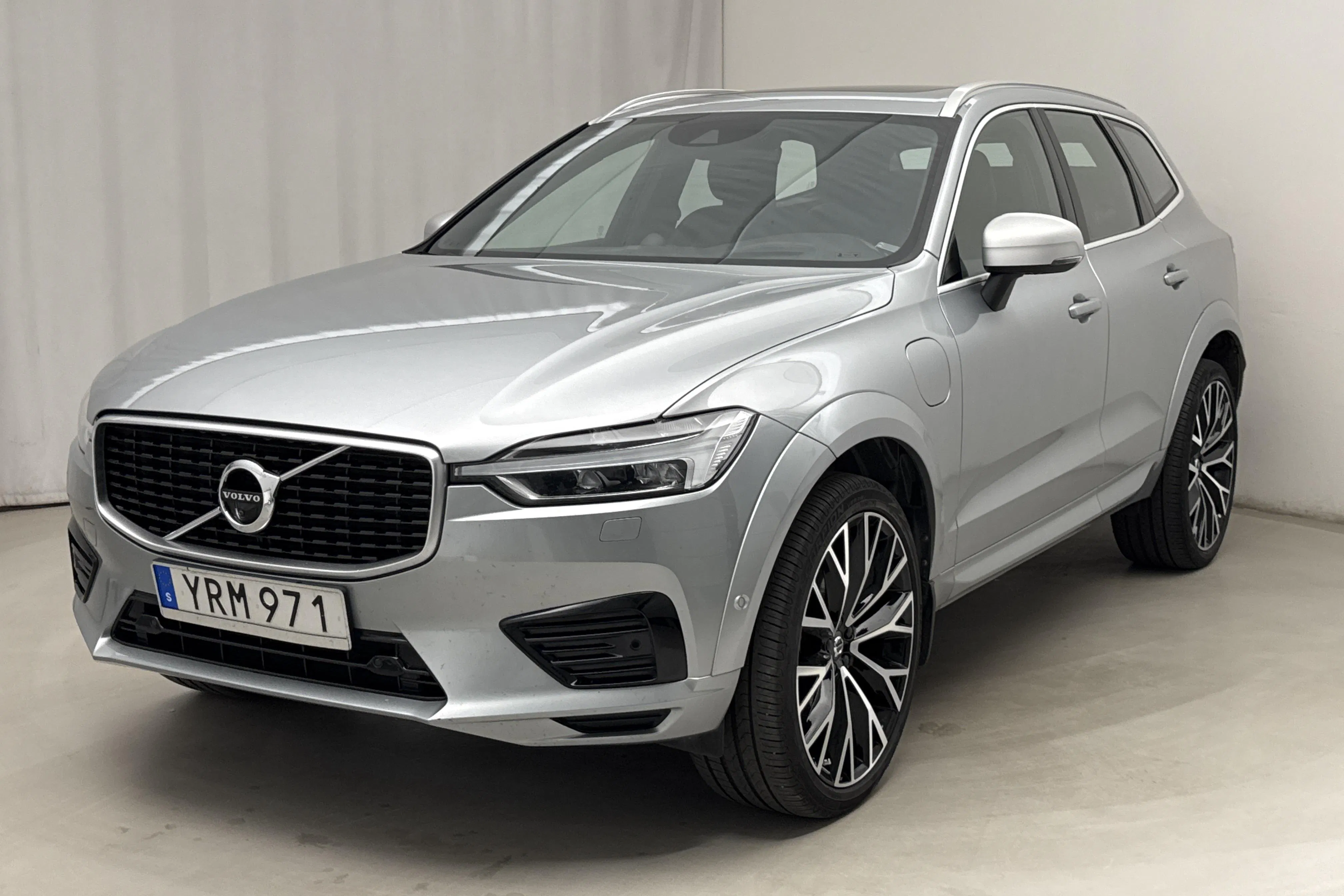 Presentation photo 1 of 27: Volvo XC60 T8 AWD Twin Engine (407hk) - 151 140 km - Automatic - silver - 2018