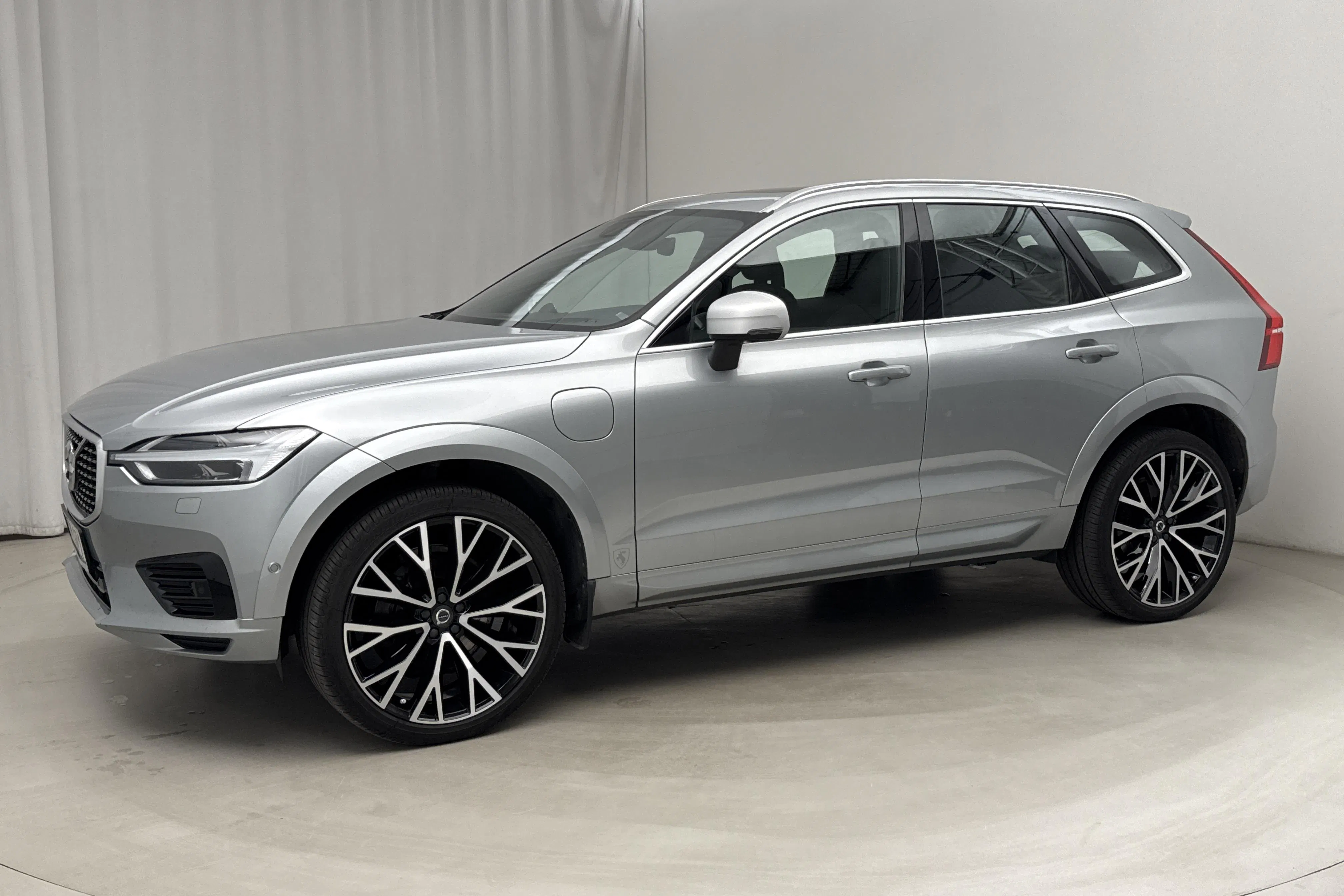 Presentation photo 2 of 27: Volvo XC60 T8 AWD Twin Engine (407hk) - 151 140 km - Automatic - silver - 2018