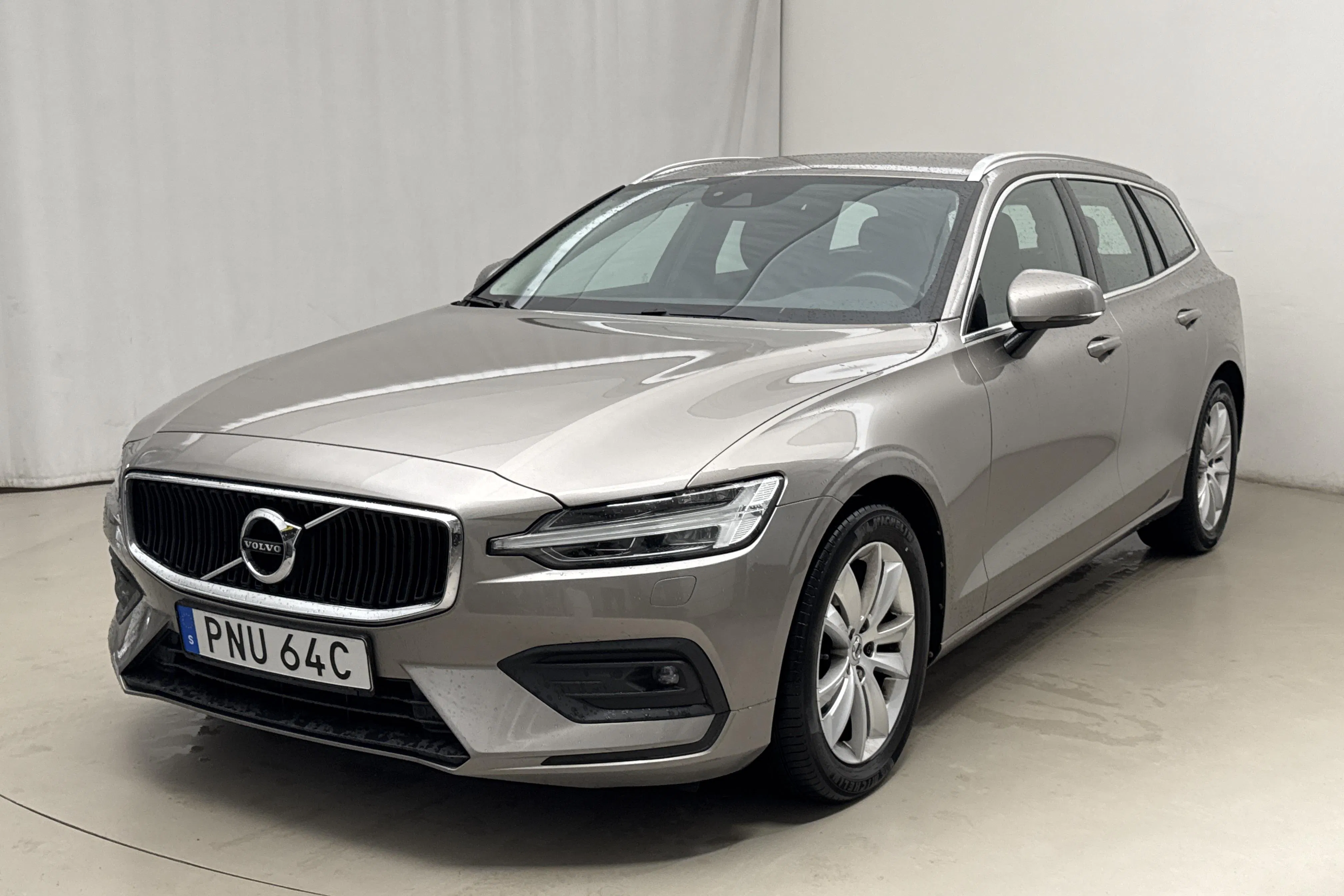 Presentation photo 1 of 16: Volvo V60 B4 Mildhybrid, Diesel (197hk) - 83 400 km - Automatic - gray - 2021