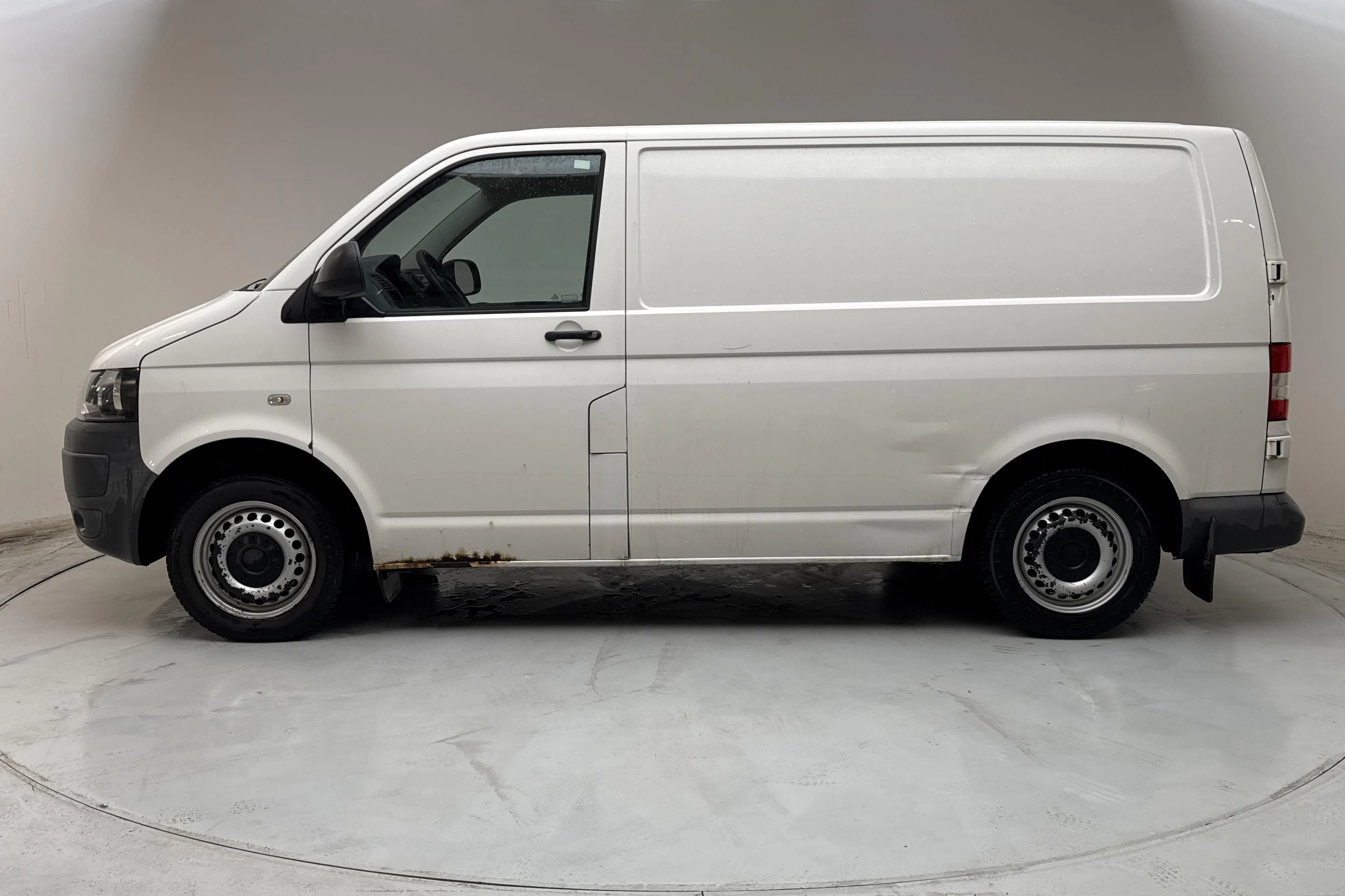Presentation photo 2 of 13: VW Transporter T5 2.0 TDI (102hk) - 190 610 km - Manual - white - 2013