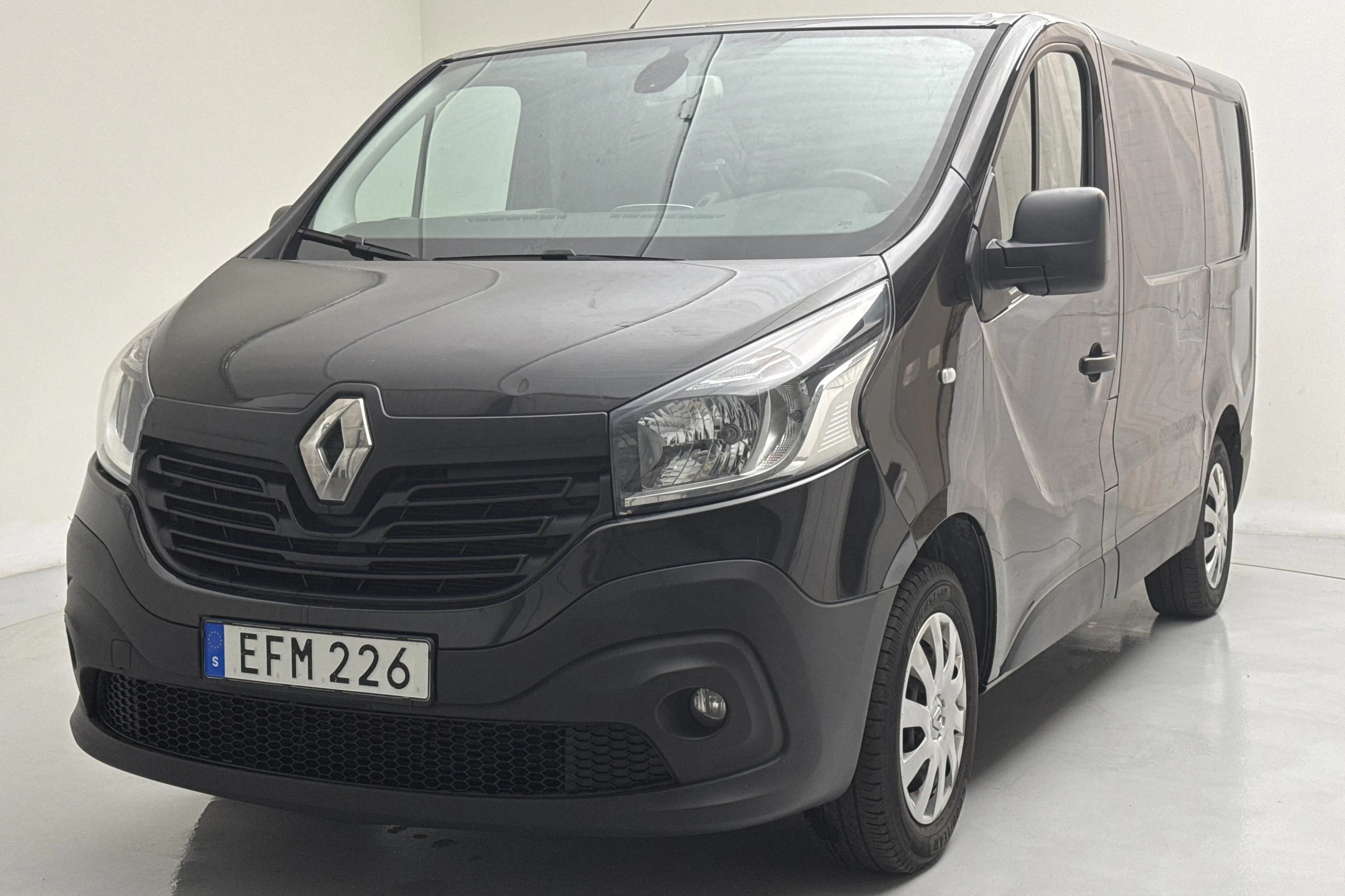 Presentation photo 1 of 15: Renault Trafic 1.6 dCi Skåp (95hk) - 9 713 Scandinavian mile - Manual - black - 2017