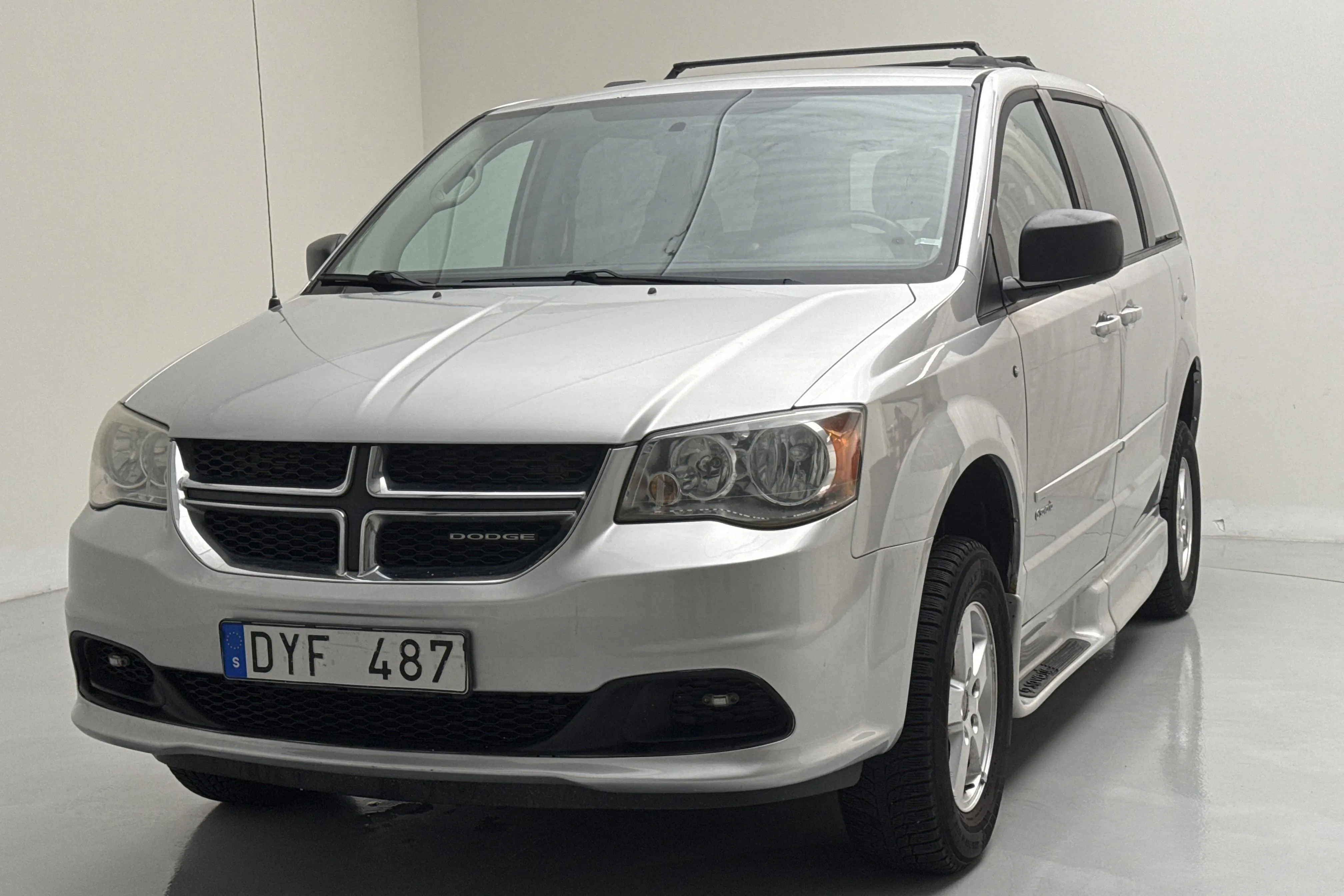 Präsentationsfoto 1 von 15: Dodge Grand Caravan 3.6 V6 (287hk) - 171 710 Kilometer - Verkaufsautomat - Silber - 2012