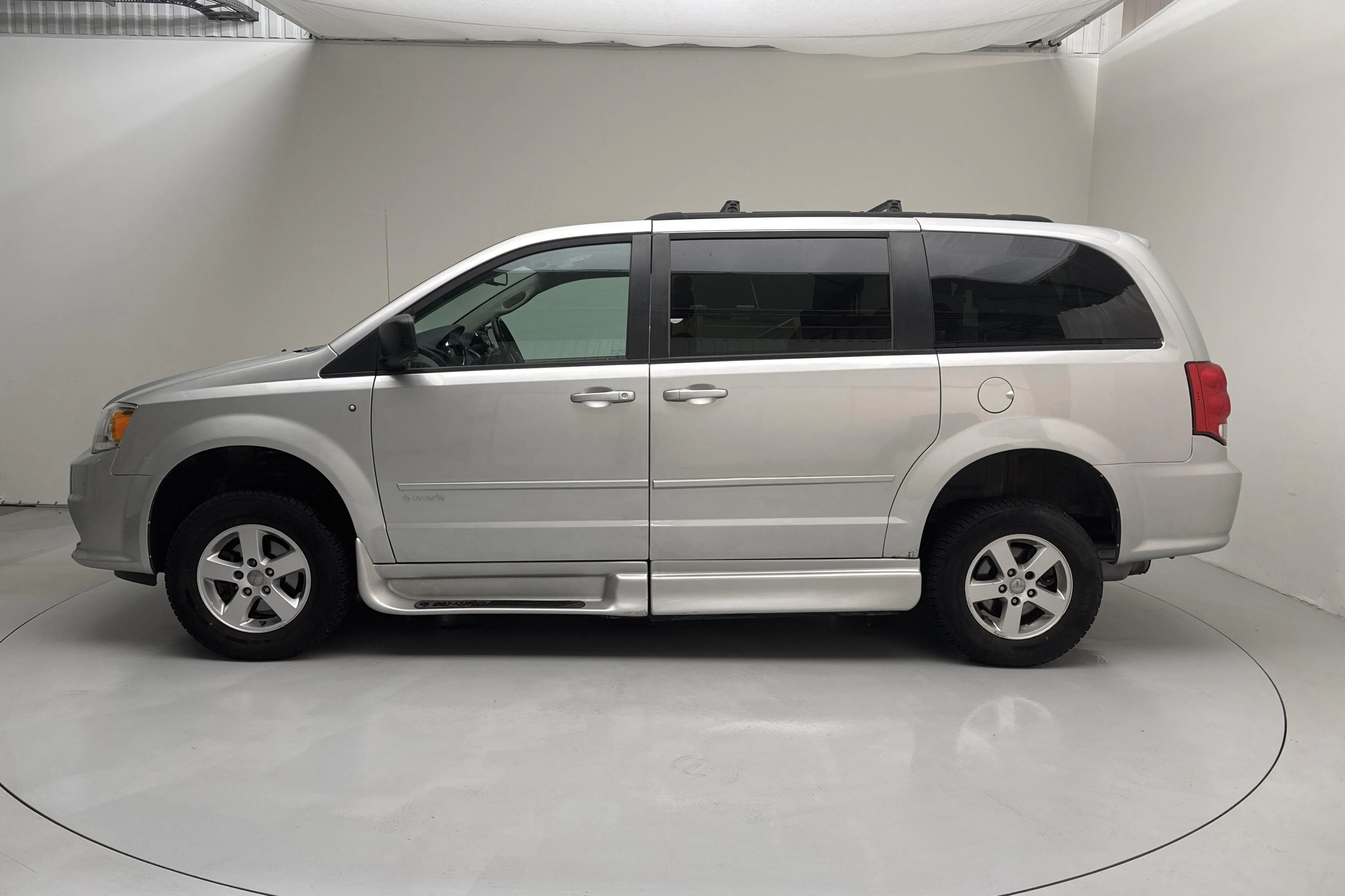 Präsentationsfoto 2 von 15: Dodge Grand Caravan 3.6 V6 (287hk) - 171 710 Kilometer - Verkaufsautomat - Silber - 2012