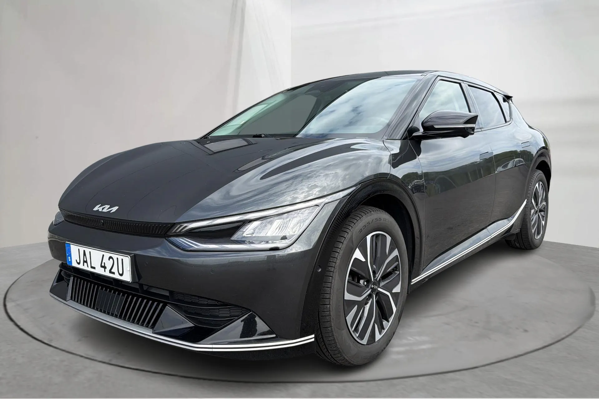 Presentationsfoto 1 av 18: KIA EV6 AWD (325hk) - 13 037 mil - Automat - grå - 2023