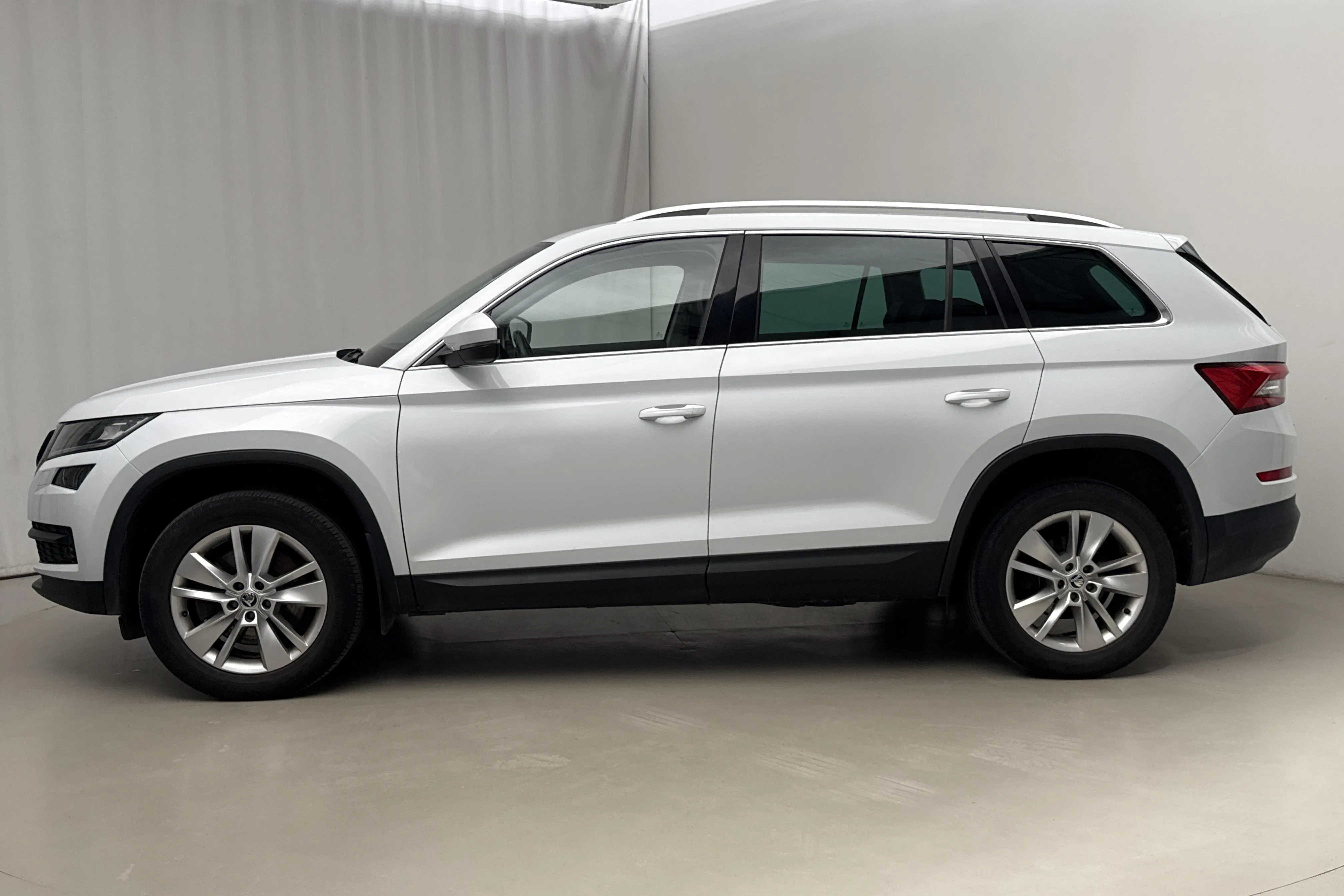 Presentationsfoto 2 av 20: Skoda Kodiaq 2.0 TDI 4X4 (190hk) - 14 106 mil - Automat - vit - 2019