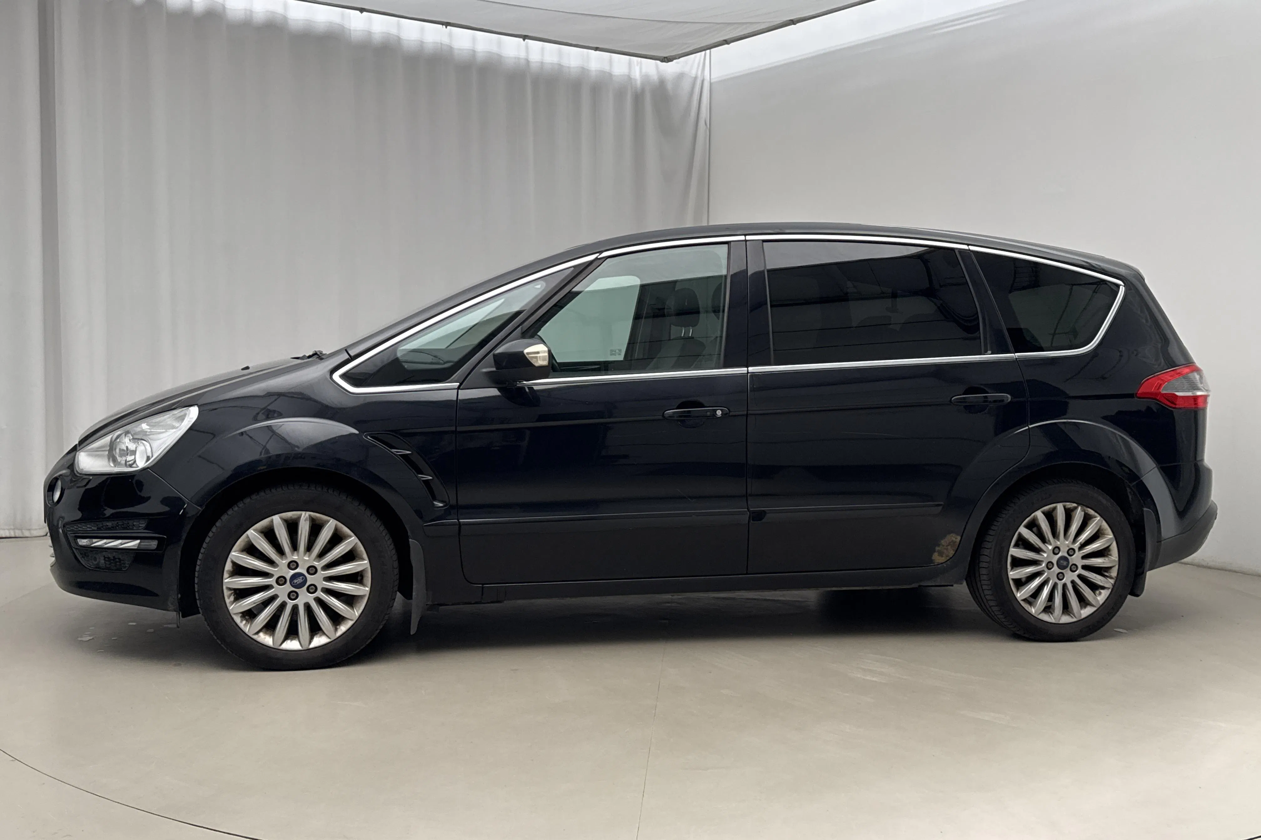 Presentationsfoto 2 av 20: Ford S-MAX 2.0 Duratorq TDCi (163hk) - 22 113 mil - Automat - svart - 2012
