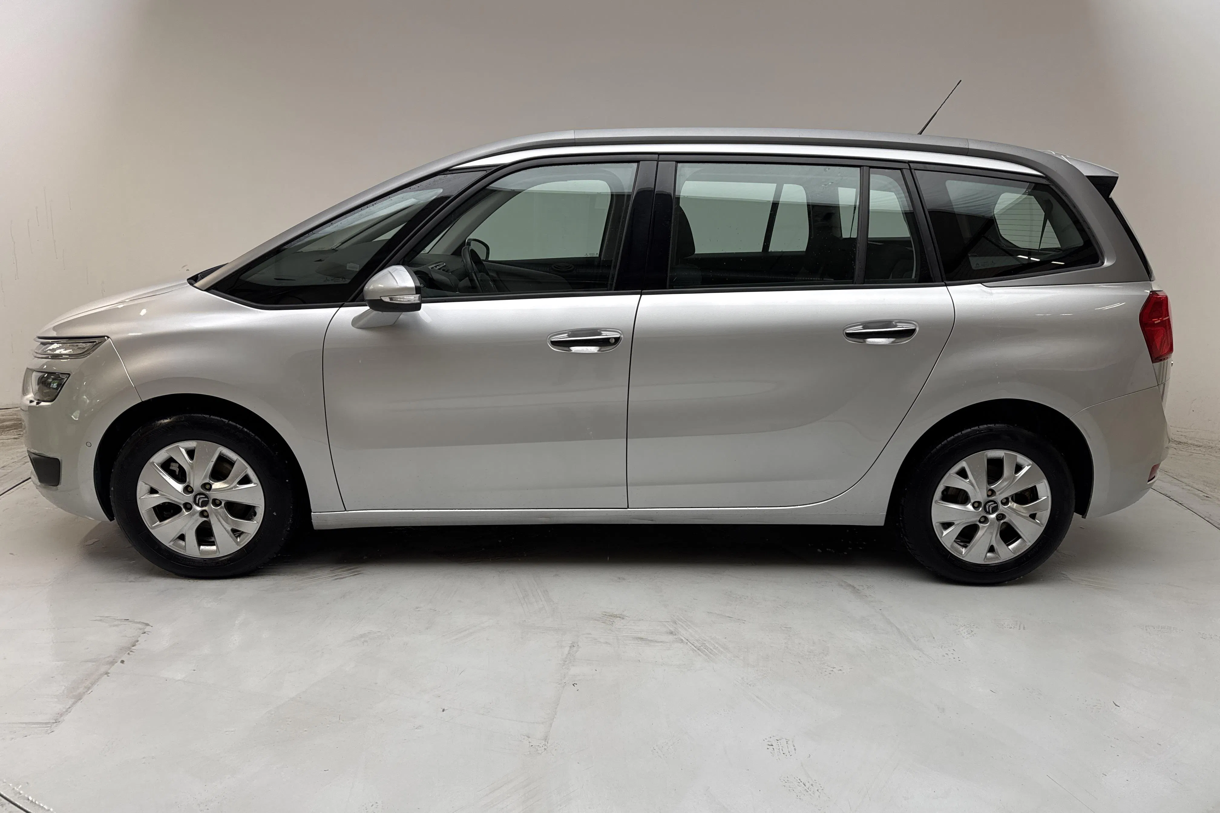 Presentationsfoto 2 av 12: Citroën C4 Grand Picasso Puretech (130hk) - 12 567 mil - Manuell - silver - 2016