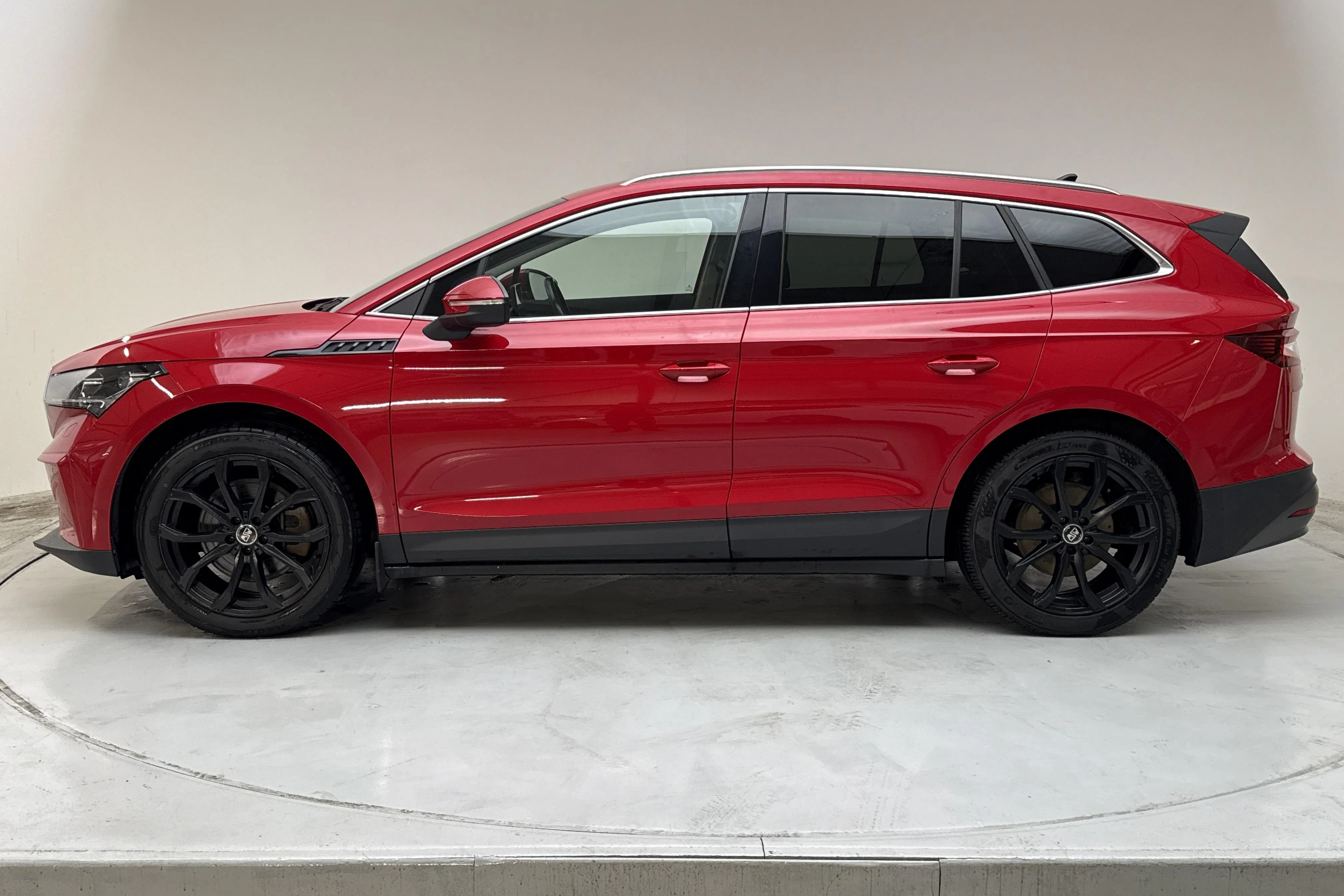 Presentationsfoto 2 av 19: Skoda Enyaq iV 80 (204hk) - 10 216 mil - Automat - röd - 2021