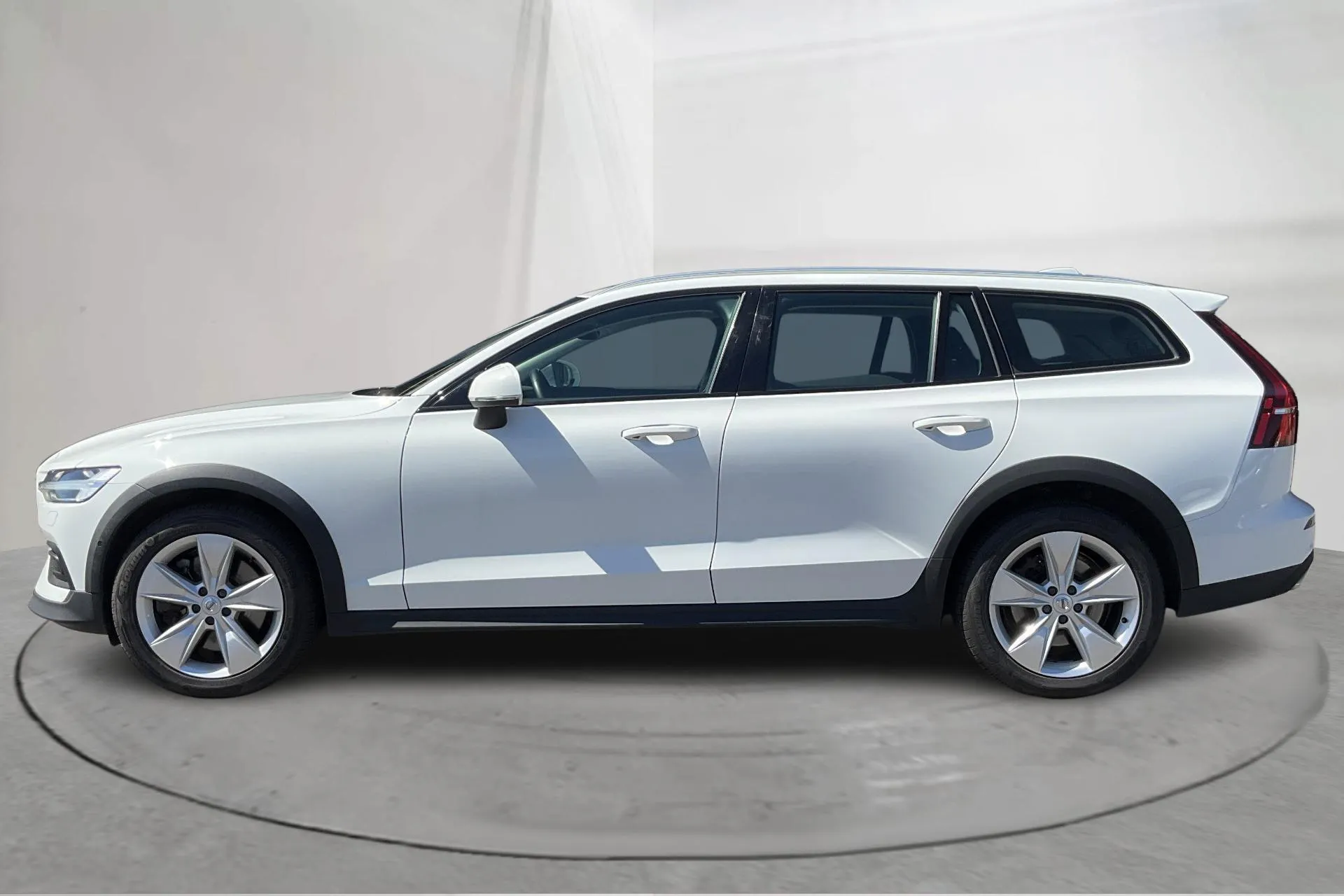 Presentationsfoto 2 av 18: Volvo V60 B4 Cross Country AWD Mildhybrid, Diesel (197hk) - 19 019 mil - Automat - vit - 2022