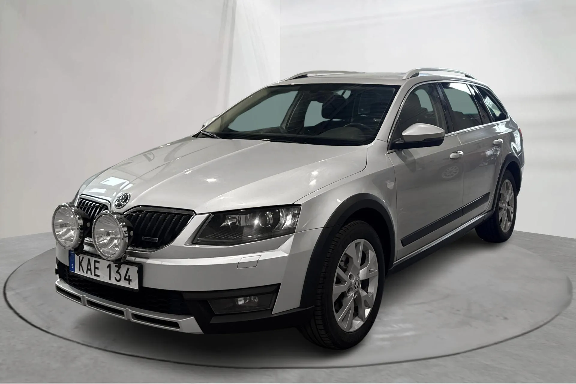 Presentation photo 1 of 14: Skoda Octavia Scout II 2.0 TDI 4X4 (150hk) - 158 130 km - Manual - silver - 2015