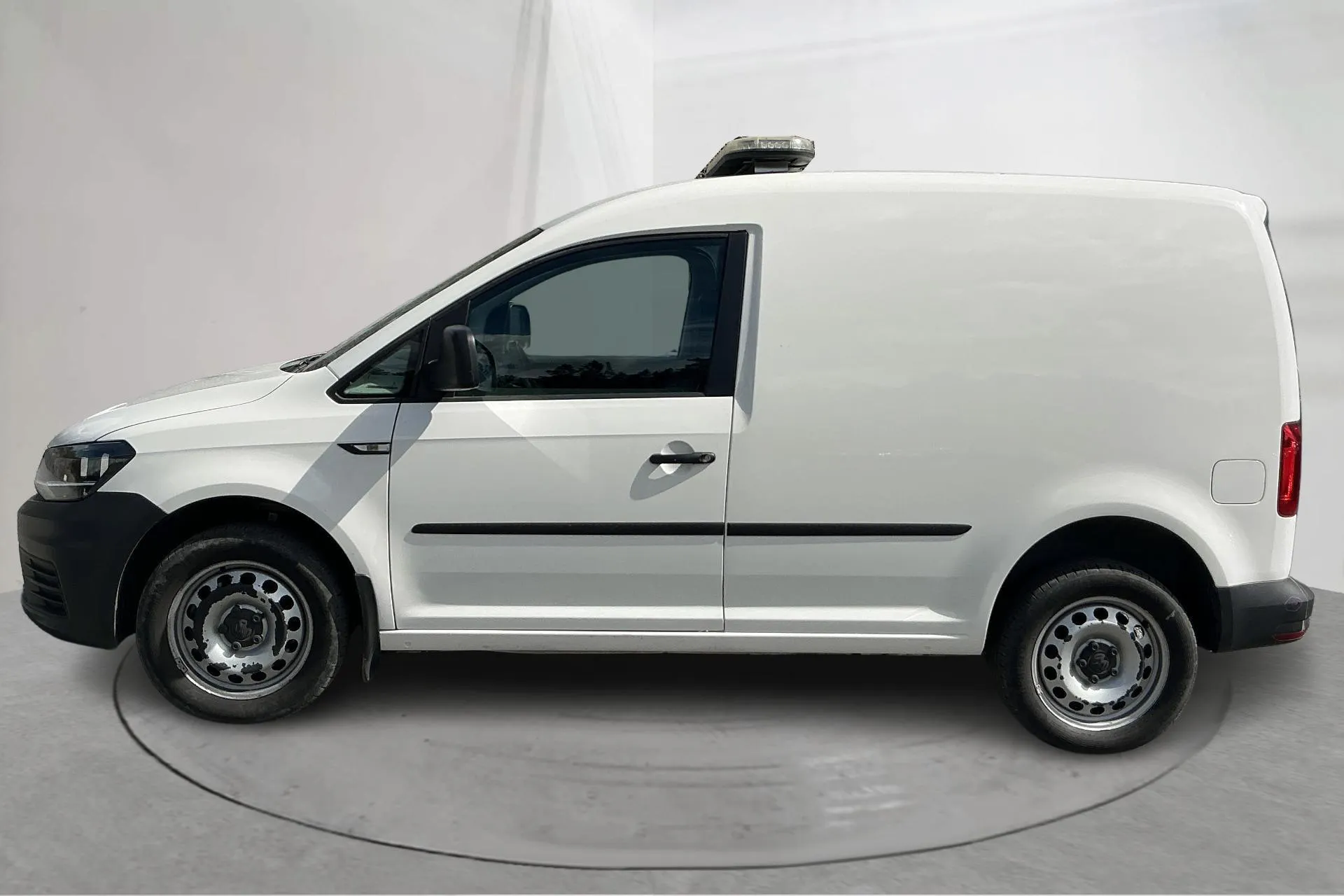 Presentationsfoto 2 av 17: VW Caddy 2.0 TDI Skåp 4MOTION (150hk) - 2 800 mil - Automat - vit - 2017