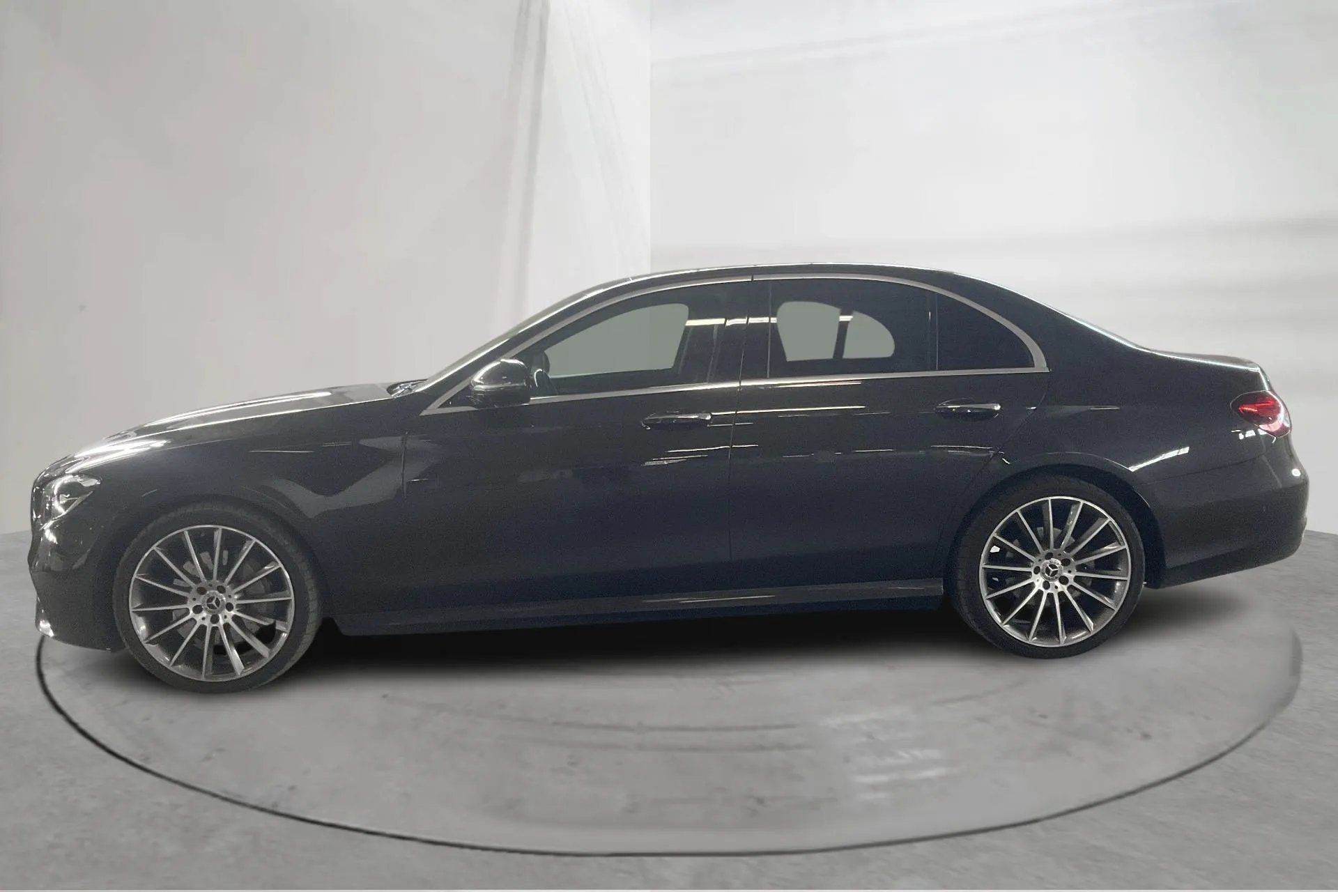 Presentationsfoto 2 av 20: Mercedes E 220 d 4MATIC Sedan W213 (200hk) - 14 106 mil - Automat - grå - 2022