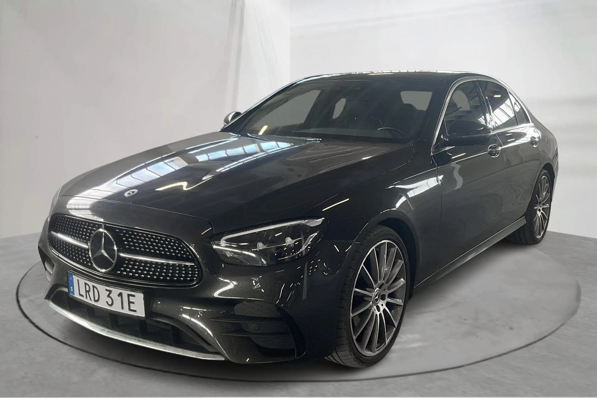 Presentationsfoto 1 av 20: Mercedes E 220 d 4MATIC Sedan W213 (200hk) - 14 106 mil - Automat - grå - 2022