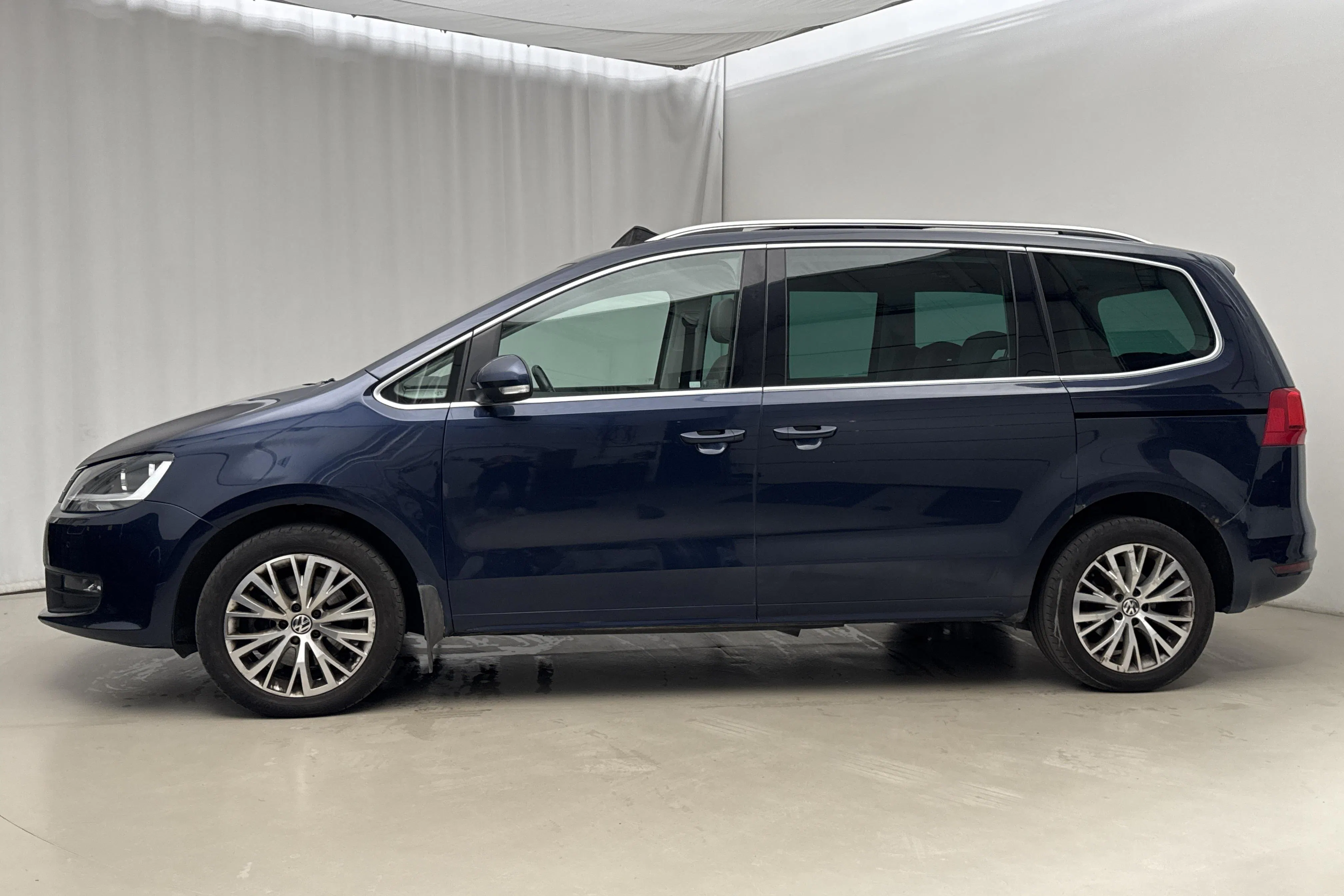 Presentationsfoto 2 av 19: VW Sharan 1.4 TSI BlueMotion Technology (150hk) - 21 473 mil - Manuell - Mörkblå - 2011