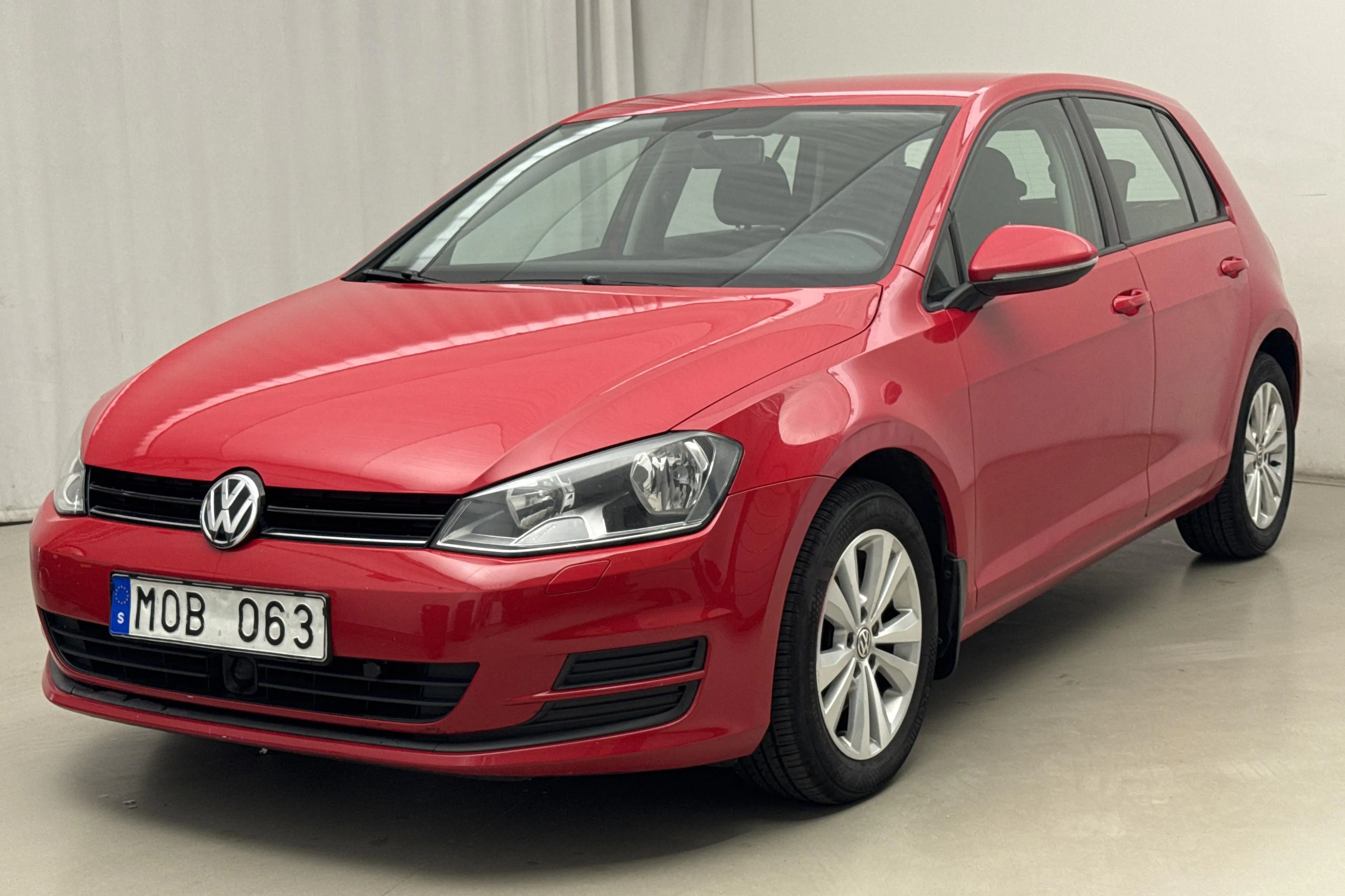 Presentation photo 1 of 13: VW Golf VII 1.6 TDI BlueMotion Technology 5dr (105hk) - 14 522 Scandinavian mile - Manual - red - 2013