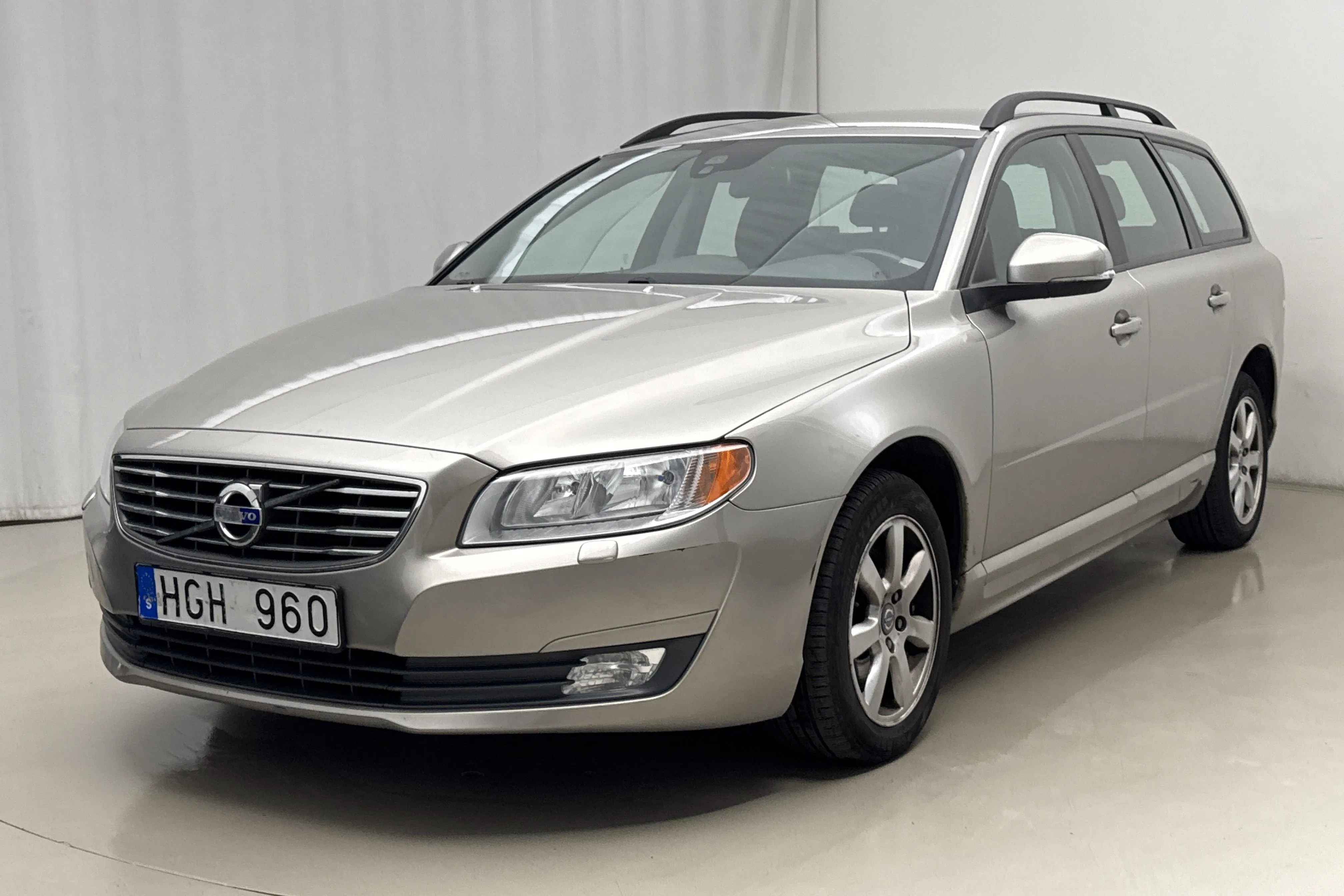 Presentationsfoto 1 av 16: Volvo V70 II T4 (180hk) - 13 664 mil - Automat - Ljusbrun - 2014