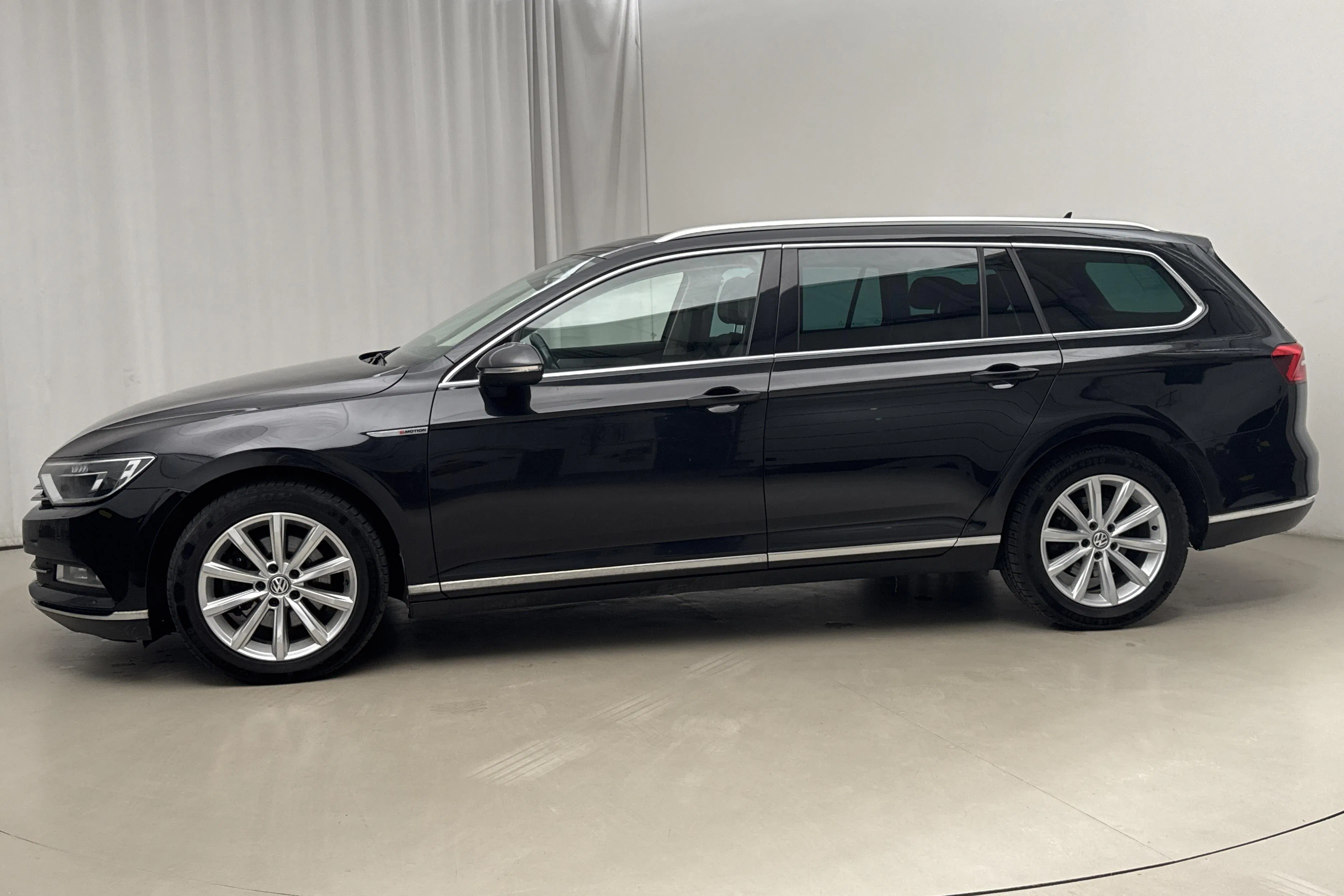 Presentation photo 2 of 16: VW Passat 2.0 TDI Sportscombi 4MOTION (190hk) - 14 428 Scandinavian mile - Automatic - black - 2018