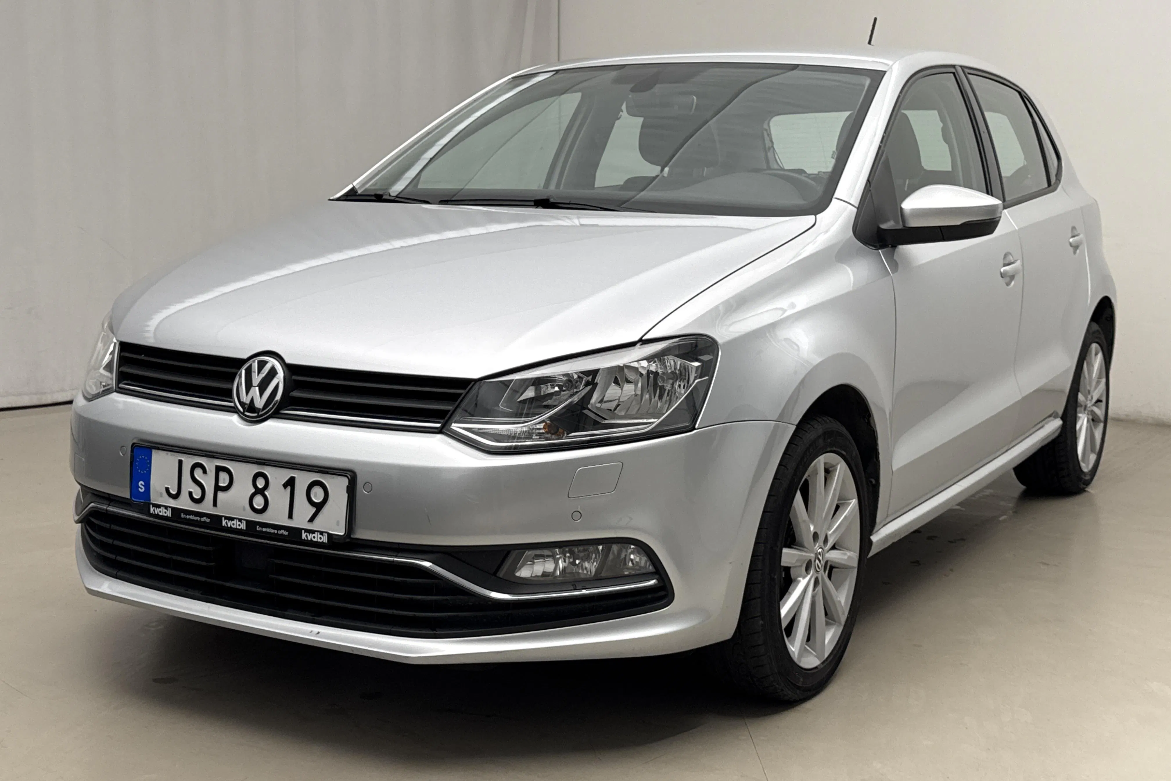 Presentationsfoto 1 av 15: VW Polo 1.2 TSI 5dr (90hk) - 6 342 mil - Automat - silver - 2015