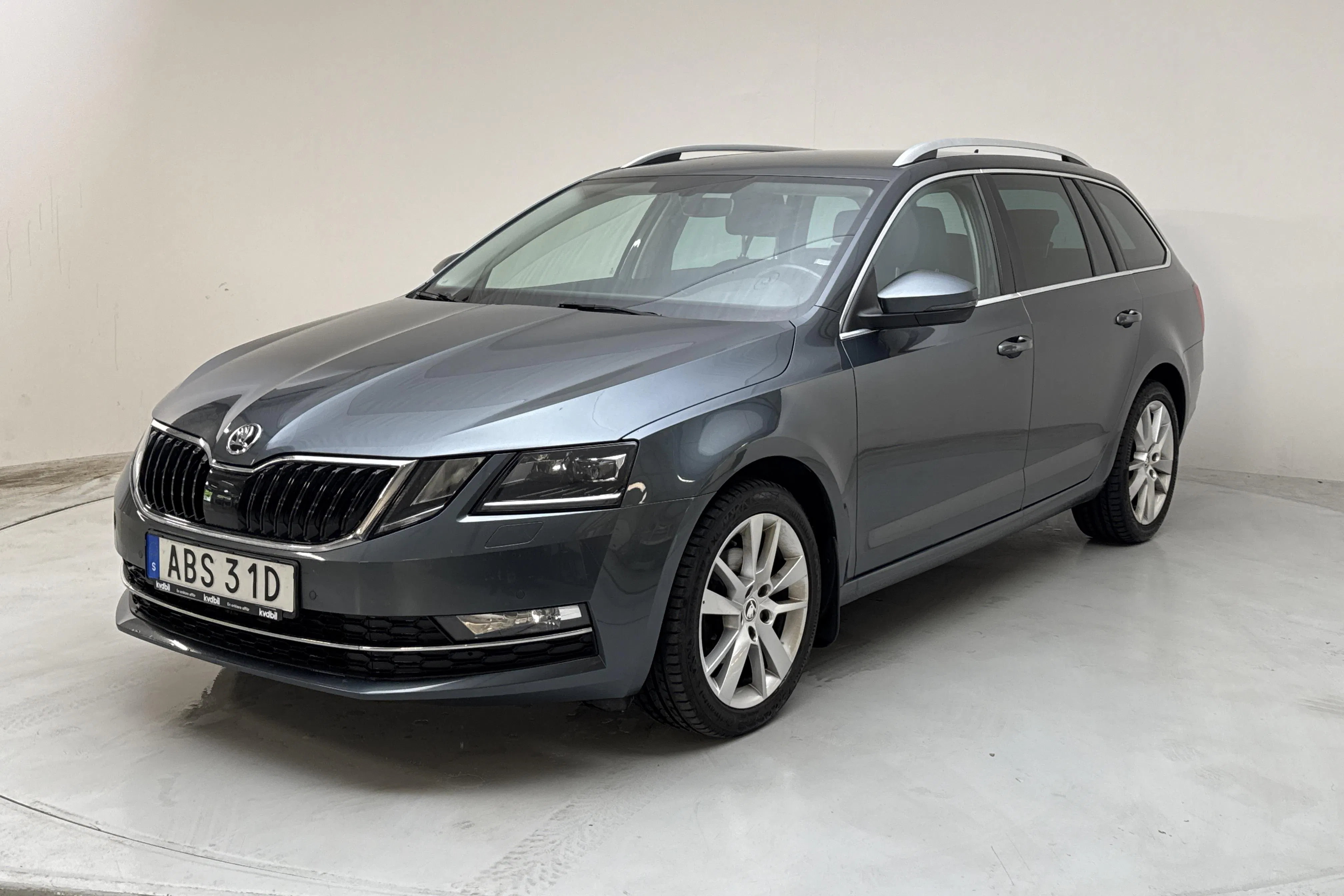 Presentationsfoto 1 av 16: Skoda Octavia III 1.5 TSI Combi (150hk) - 13 489 mil - Automat - Mörkgrå - 2019