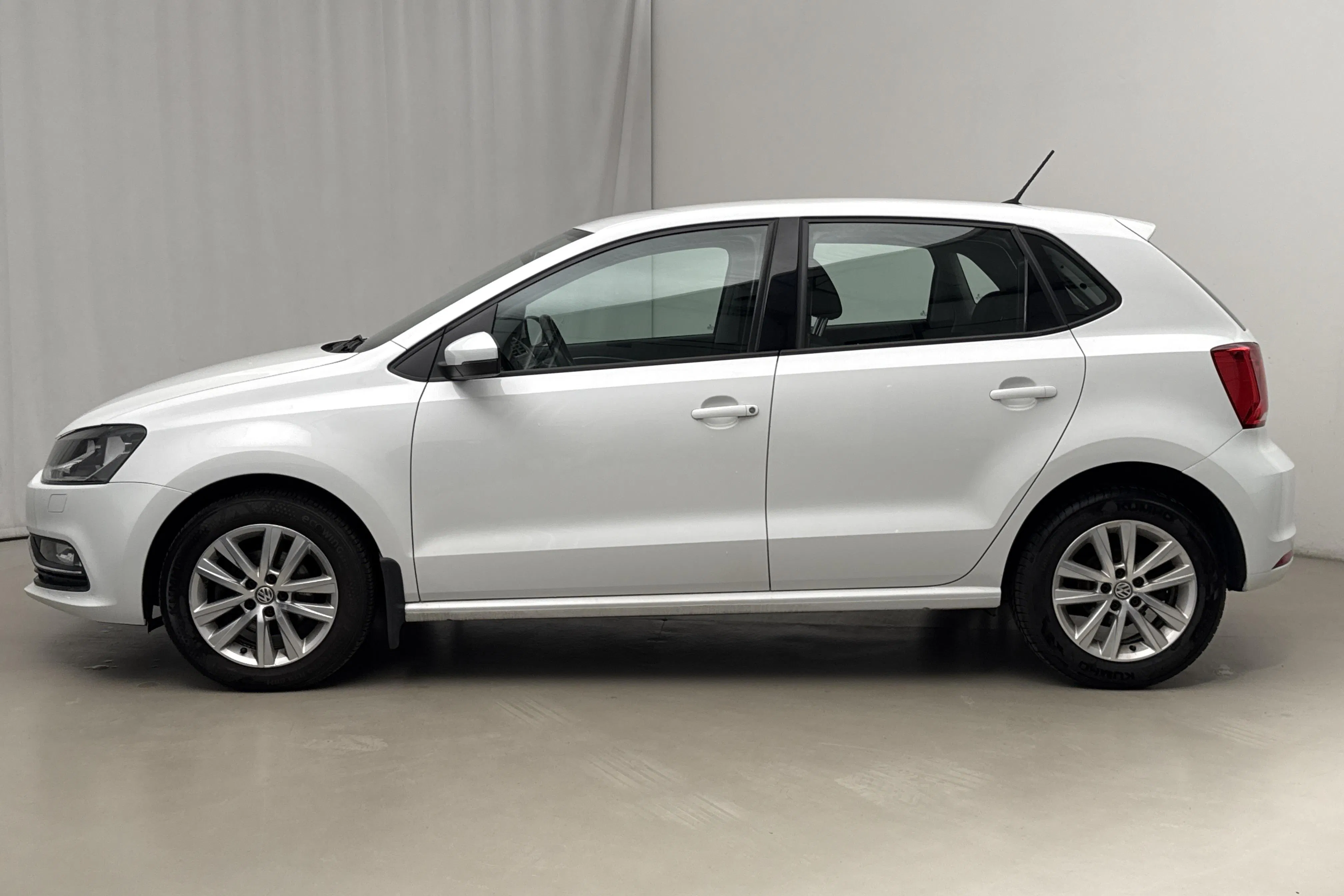 Presentationsfoto 2 av 13: VW Polo 1.2 TSI 5dr (90hk) - 7 739 mil - Manuell - vit - 2017