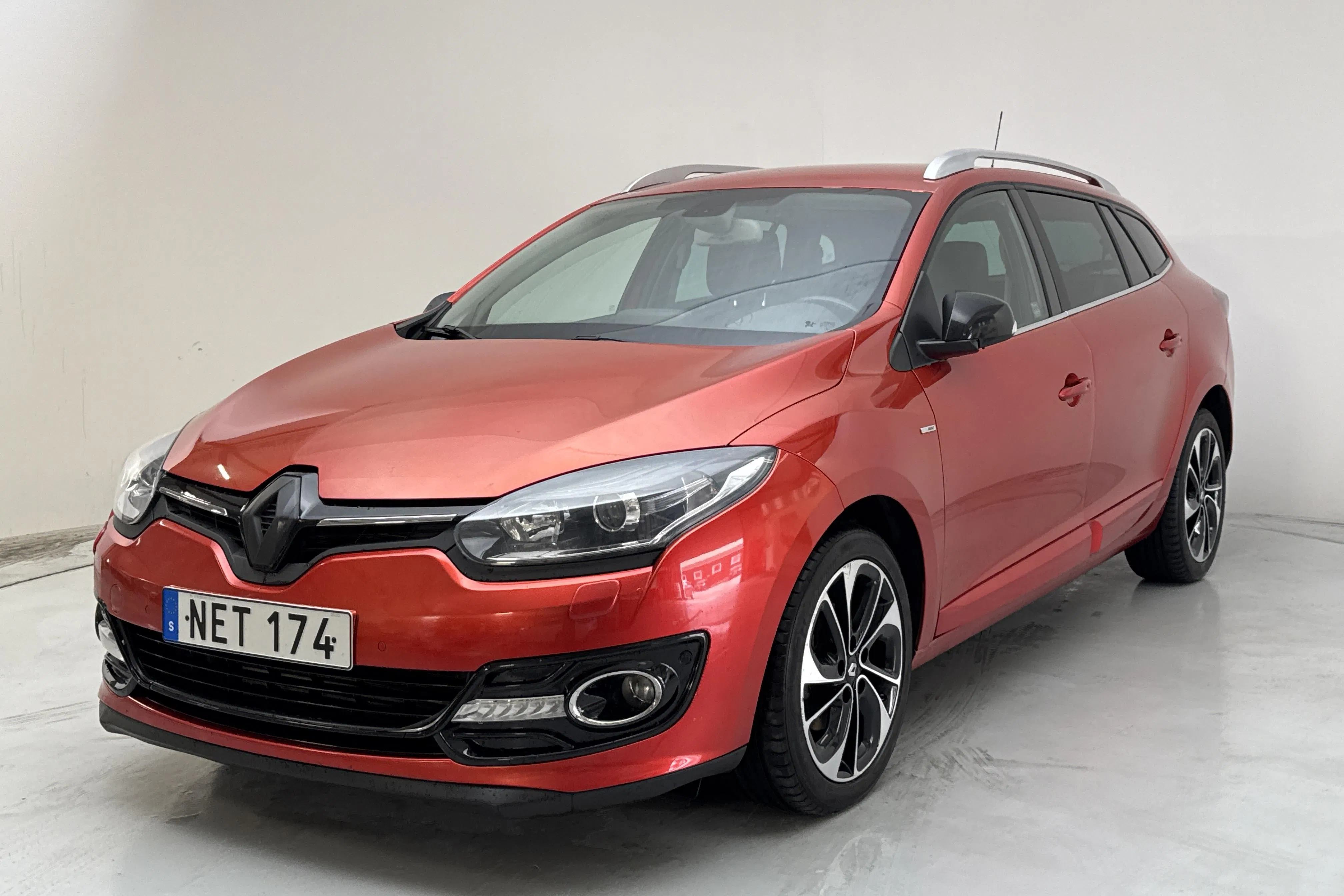 Presentationsfoto 1 av 14: Renault Mégane Phas III 1.5 dCi Sports Tourer (110hk) - 14 341 mil - Manuell - röd - 2016
