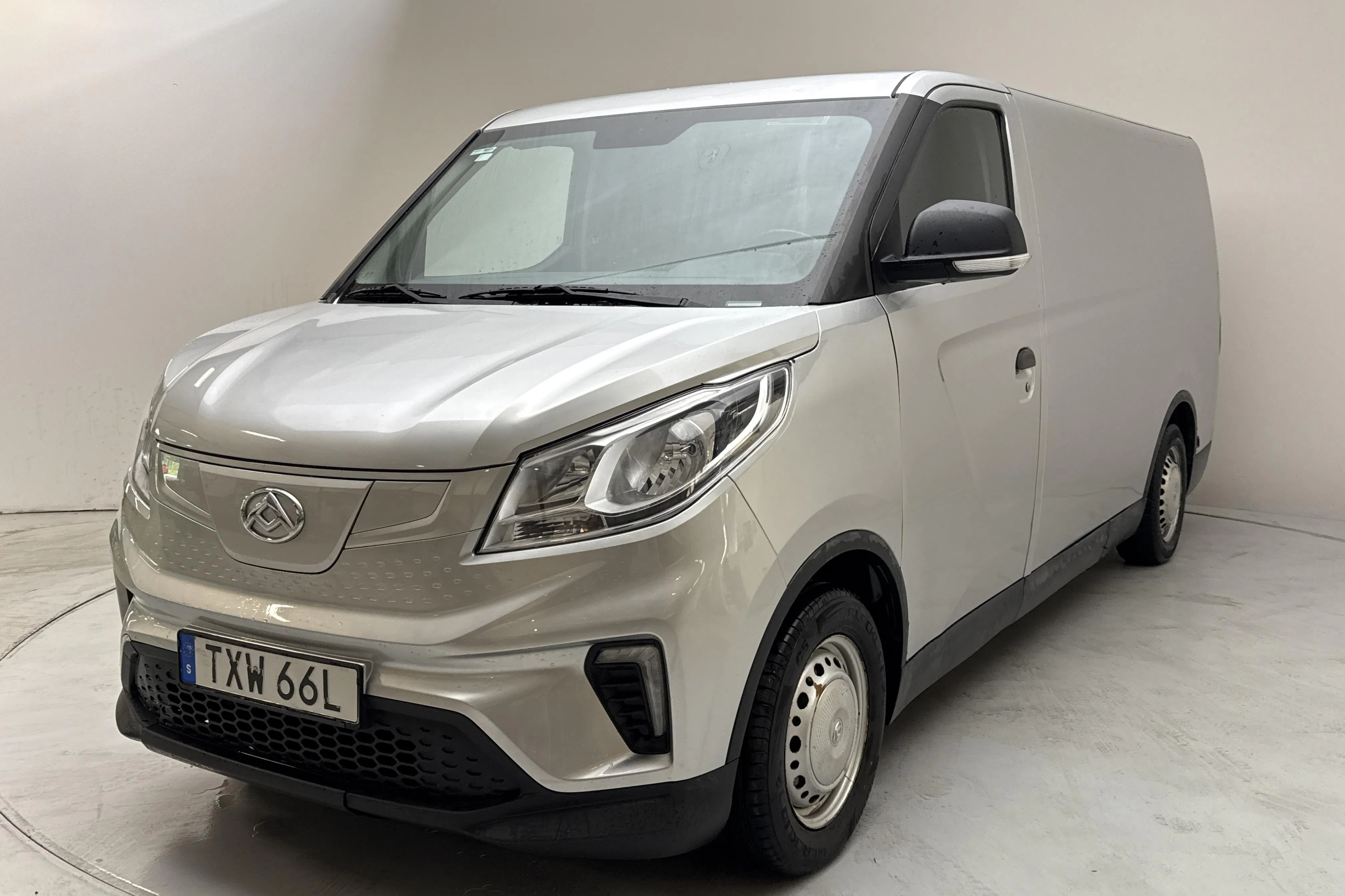 Presentationsfoto 1 av 13: Maxus e-Deliver 3 51,5kWh (122hk) - 13 628 mil - Automat - silver - 2020
