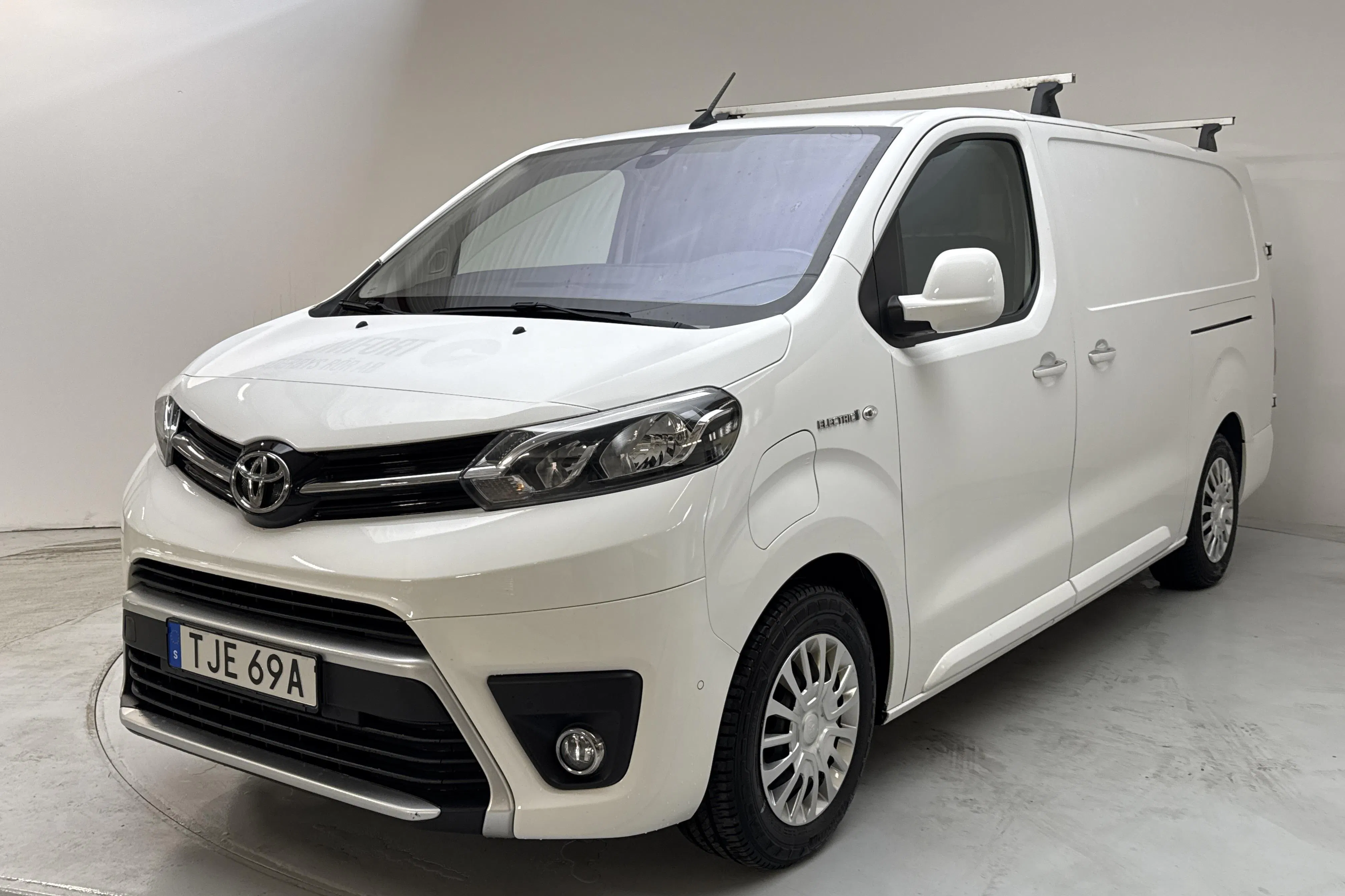 Presentationsfoto 1 av 13: Toyota PROACE Electric 75kWh (136hk) - 9 746 mil - Automat - vit - 2022