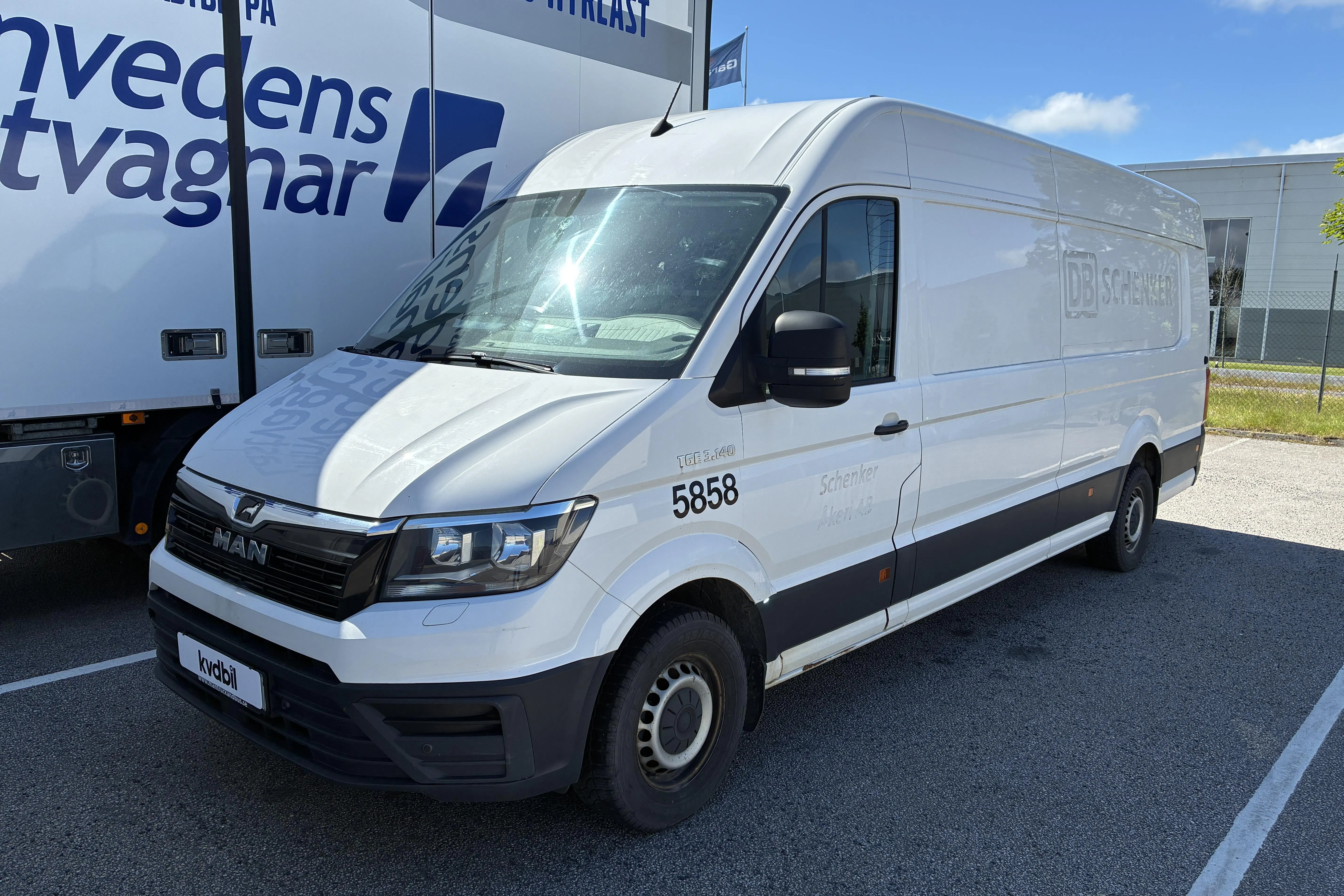 Presentation photo 1 of 33: M.A.N TGE - 241 030 km - Automatic - white - 2018