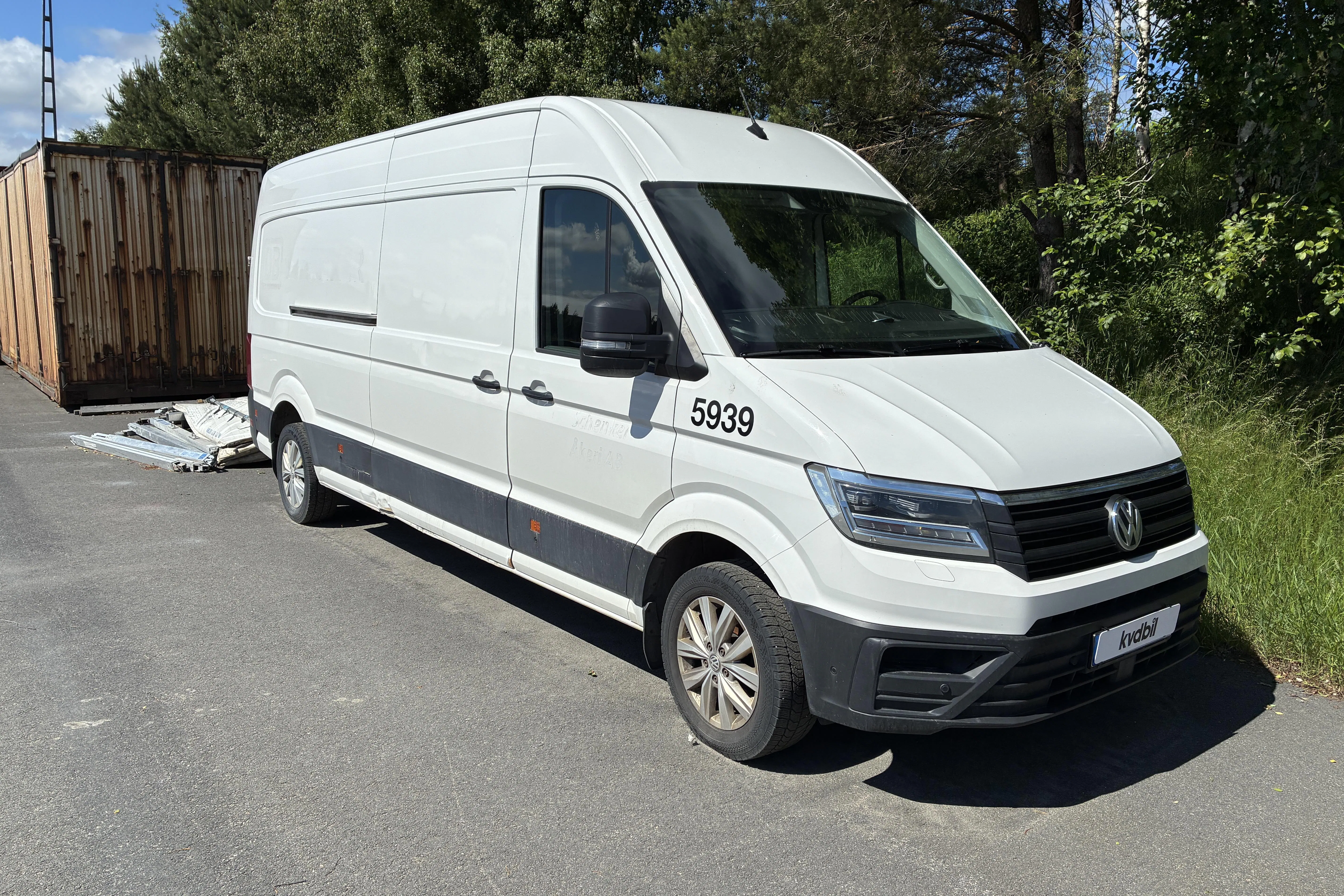 Presentation photo 1 of 29: VW CRAFTER - 204 250 km - Automatic - white - 2018