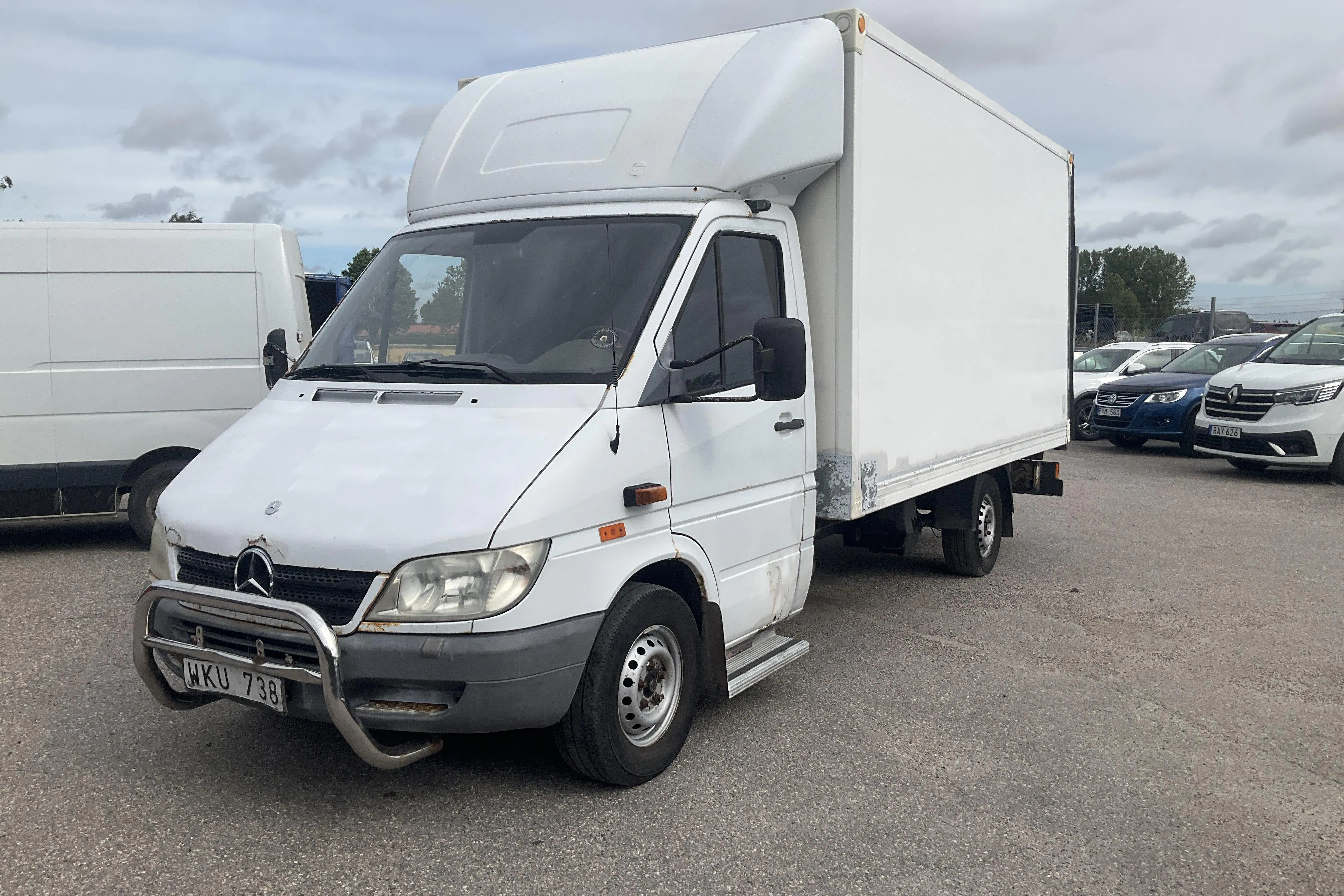 Presentation photo 1 of 11: Mercedes Sprinter 316 CDI Volymskåp (156hk) - 273 180 km - Automatic - white - 2004