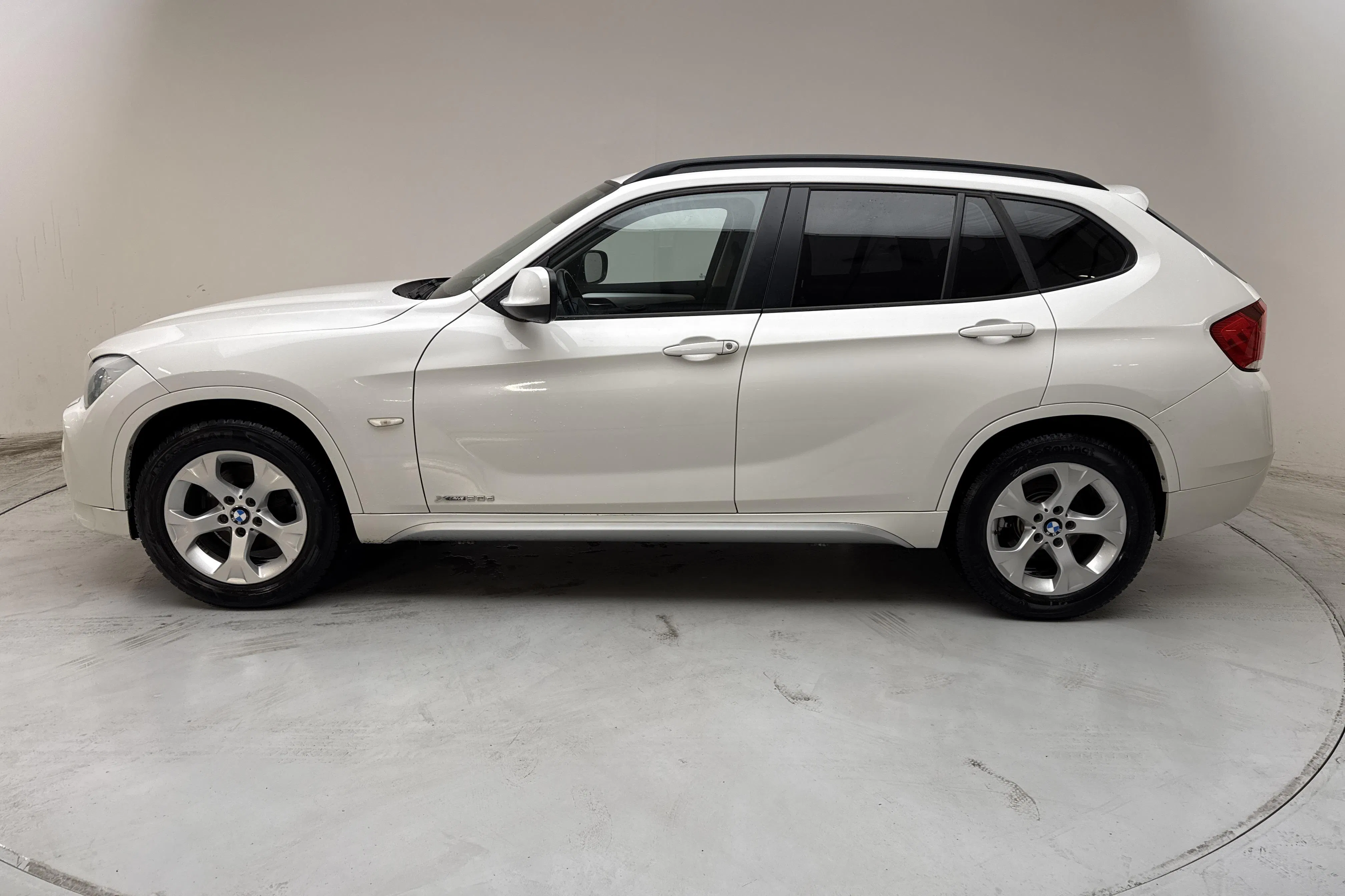 Presentationsfoto 2 av 11: BMW X1 xDrive20d, E84 (177hk) - 22 532 mil - Automat - vit - 2010