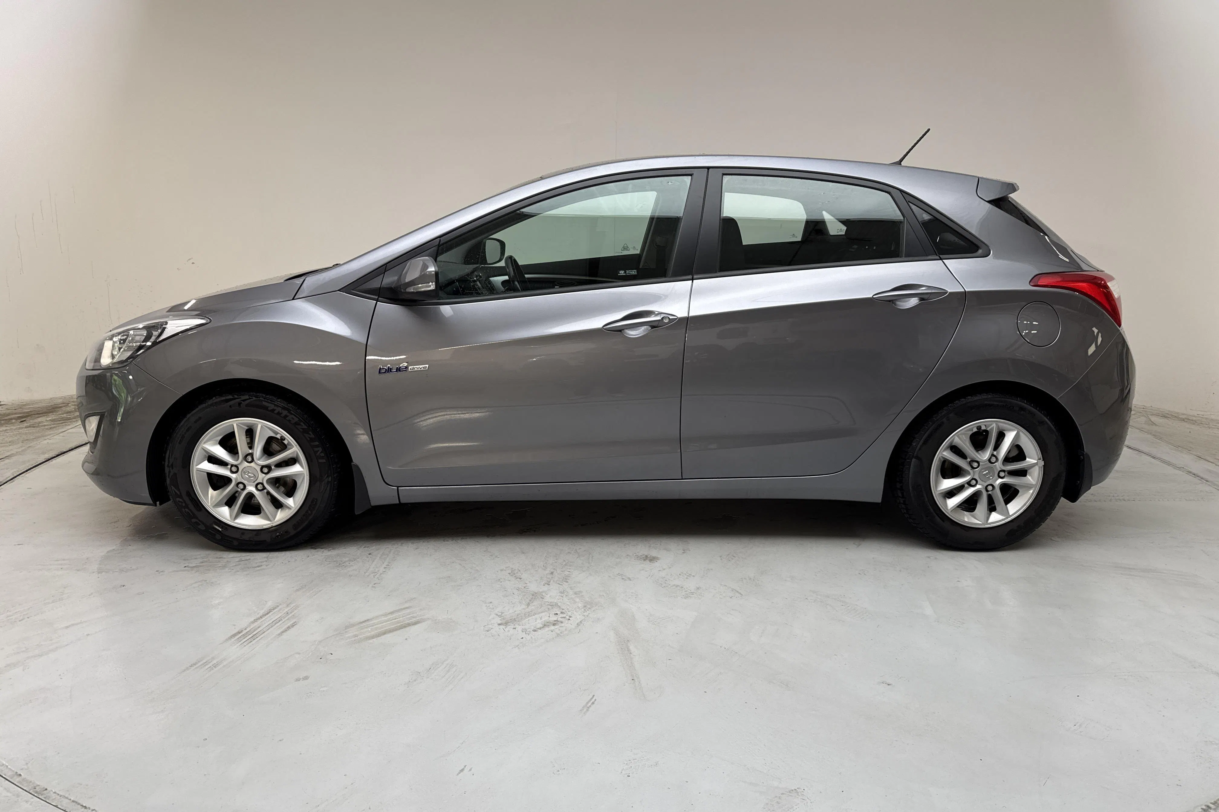 Presentationsfoto 2 av 11: Hyundai i30 1.6 CRDi 5dr (110hk) - 14 588 mil - Manuell - grå - 2014