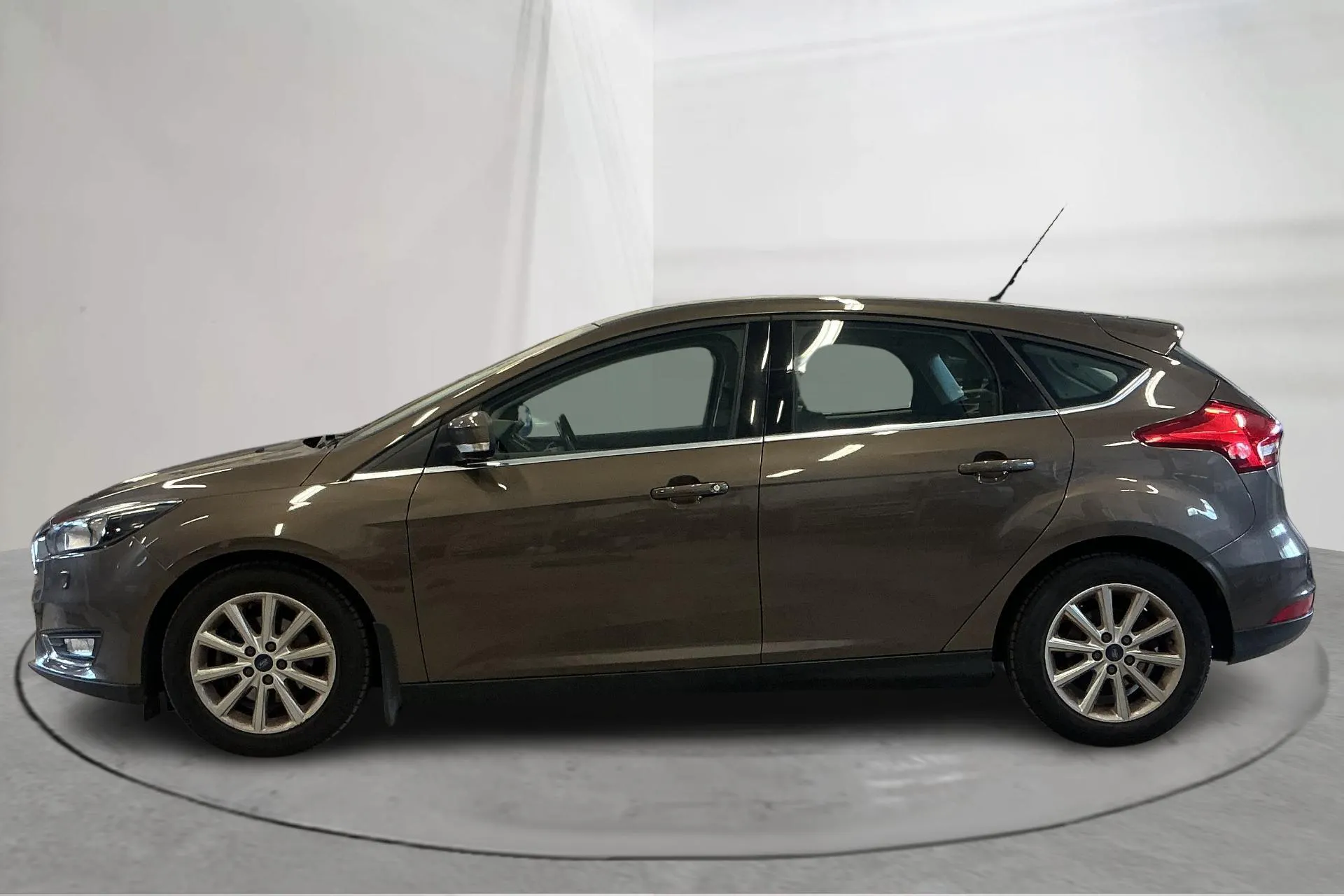 Presentationsfoto 2 av 13: Ford Focus 1.0 EcoBoost 5dr (125hk) - 14 559 mil - Manuell - brun - 2016