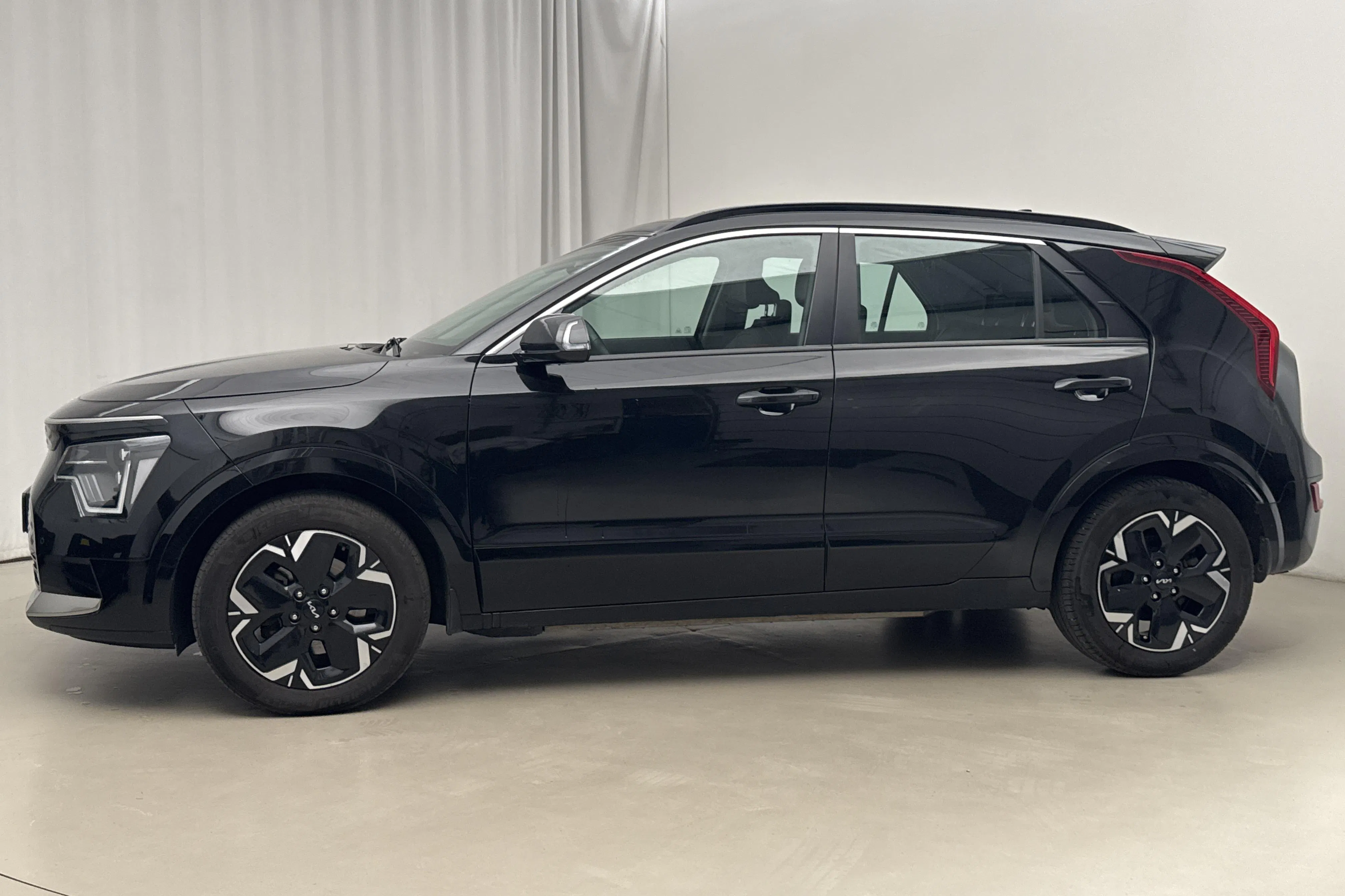 Presentation photo 2 of 22: KIA Niro EV 65kWh (204hk) - 143 010 km - Automatic - black - 2023