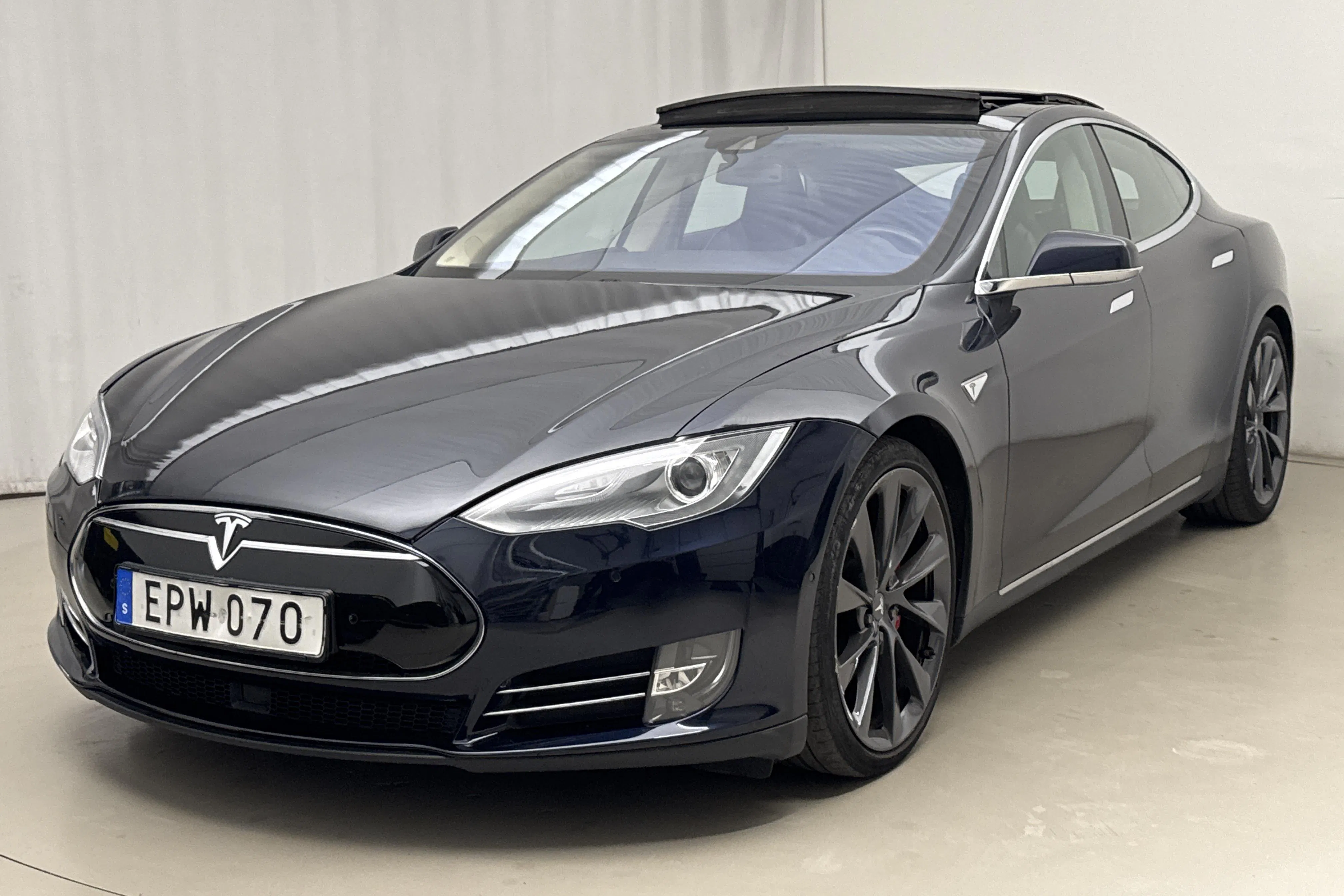Presentationsfoto 1 av 24: Tesla Model S P85D - 11 281 mil - Automat - blå - 2015