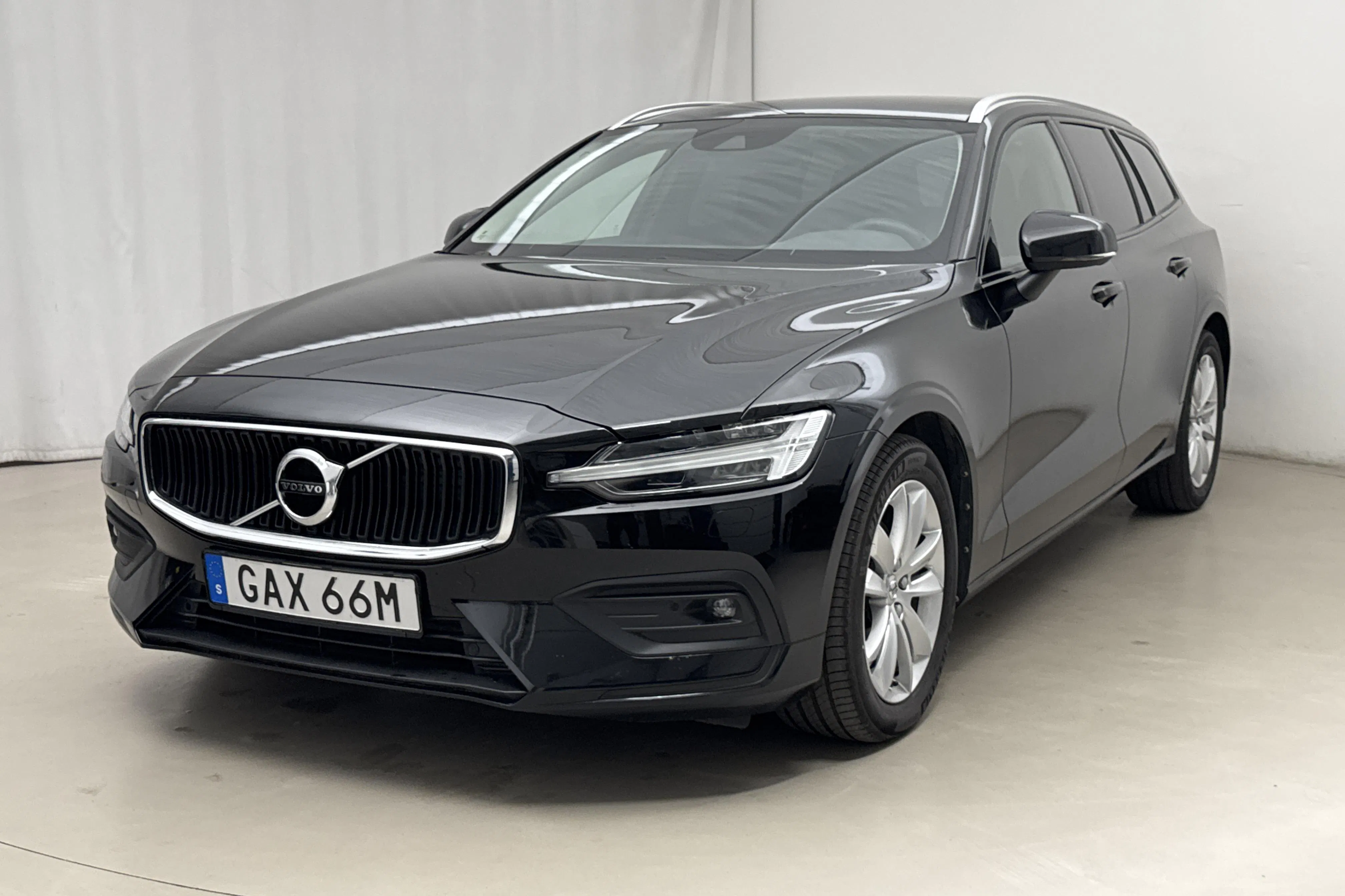 Presentation photo 1 of 15: Volvo V60 B4 Mildhybrid, Diesel (197hk) - 95 100 km - Automatic - black - 2021