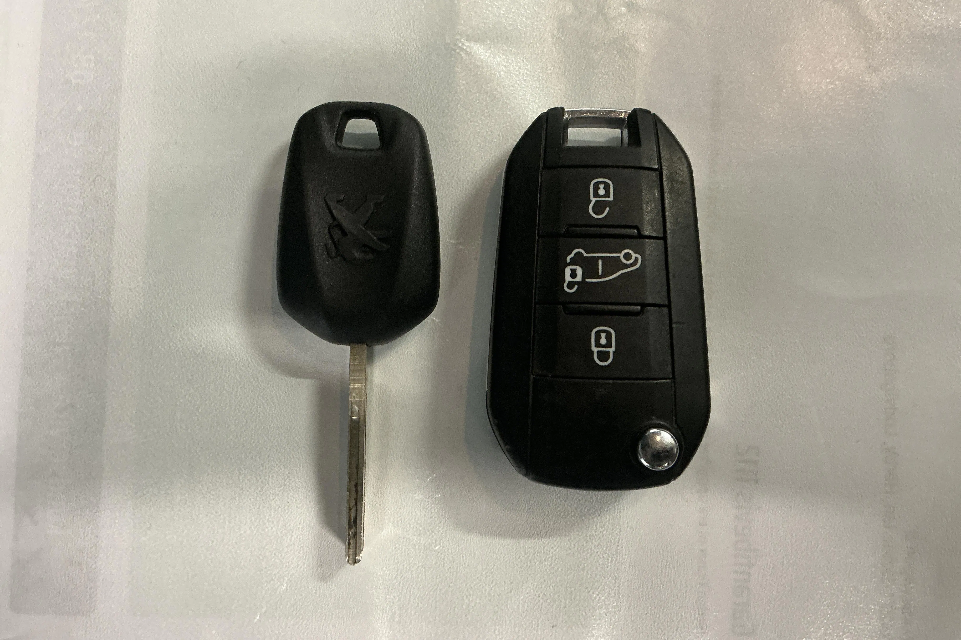 Presentation photo 13 of 13: Peugeot Partner 1.5 HDI (100hk) - 111 540 km - Manual - gray - 2021