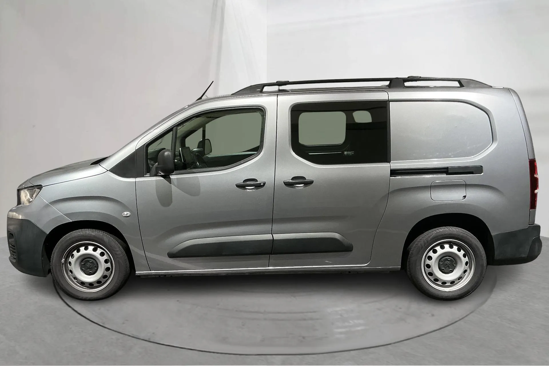 Presentation photo 2 of 13: Peugeot Partner 1.5 HDI (100hk) - 111 540 km - Manual - gray - 2021