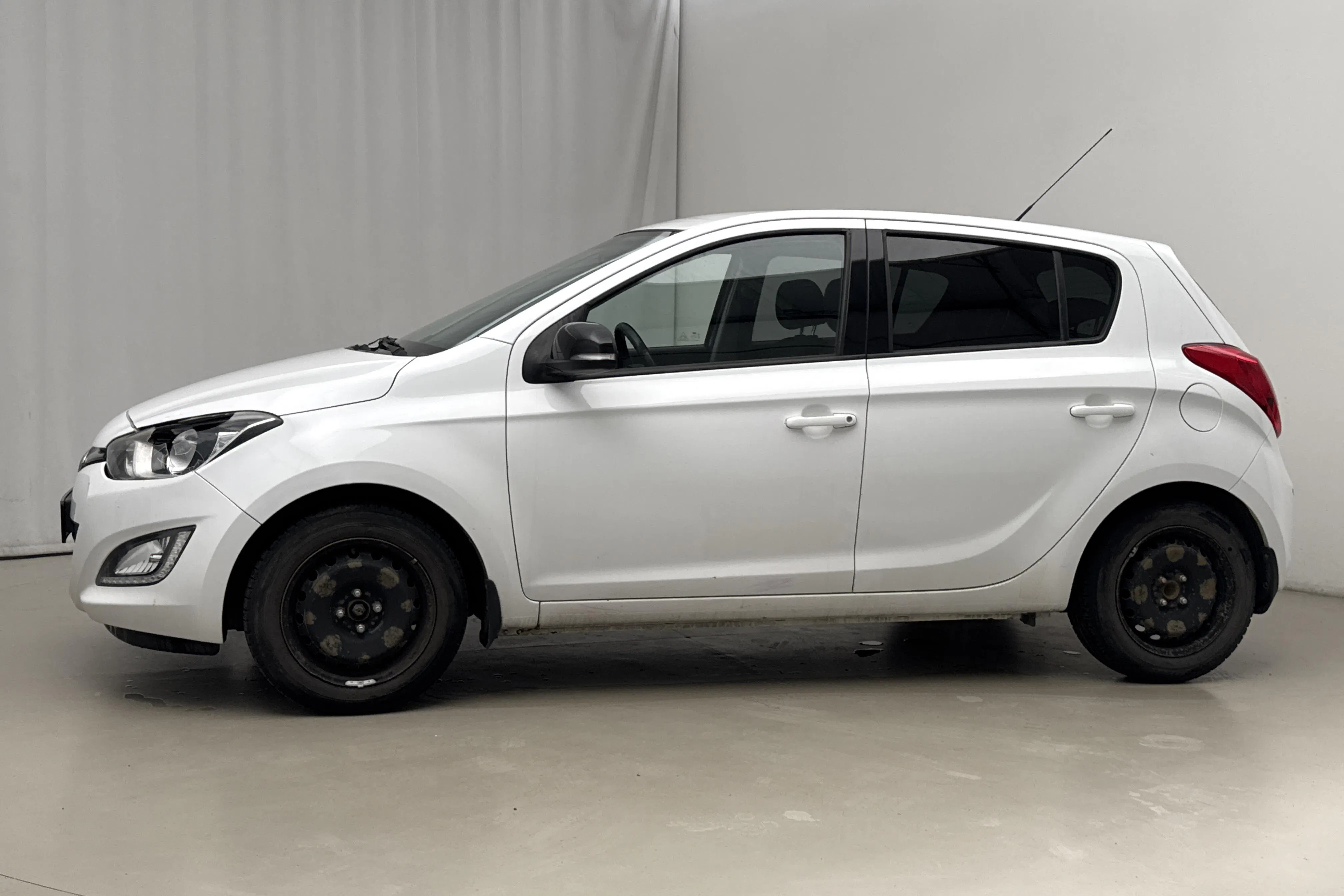 Presentationsfoto 2 av 14: Hyundai i20 1.2 (85hk) - 18 115 mil - Manuell - vit - 2015