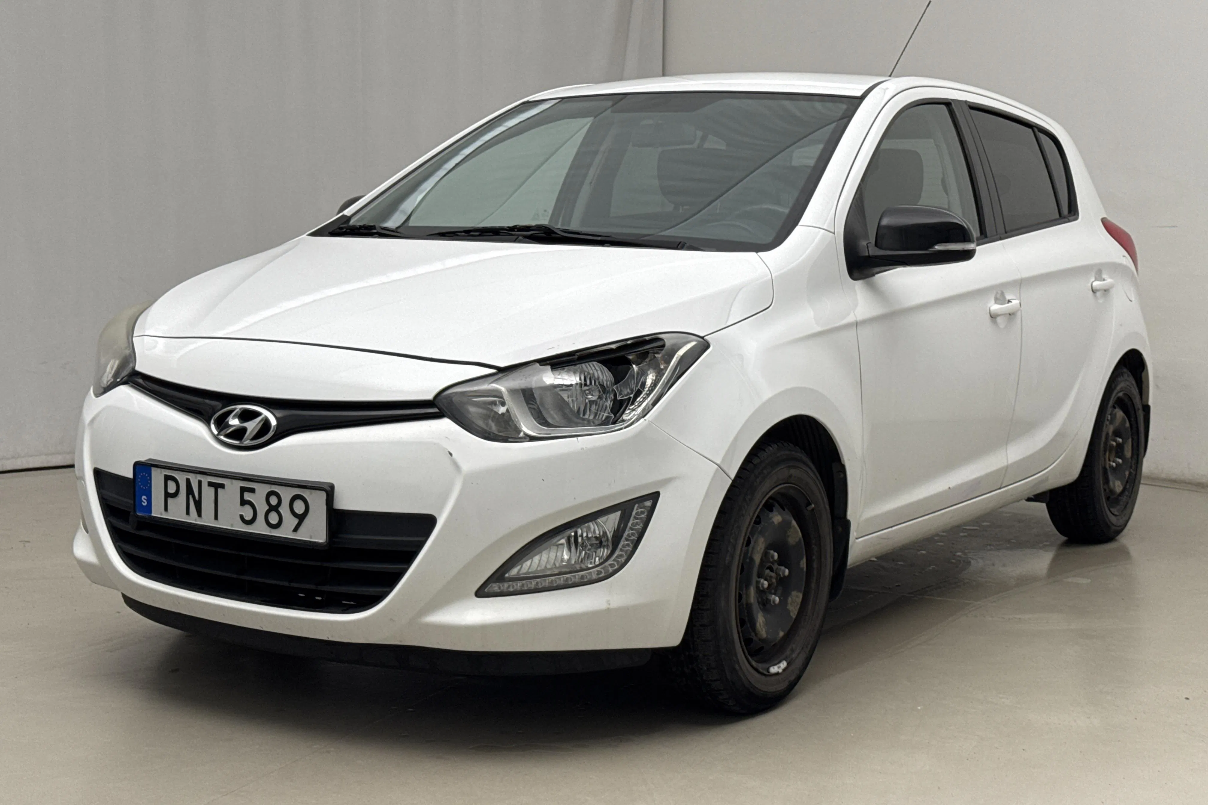 Presentationsfoto 1 av 14: Hyundai i20 1.2 (85hk) - 18 115 mil - Manuell - vit - 2015