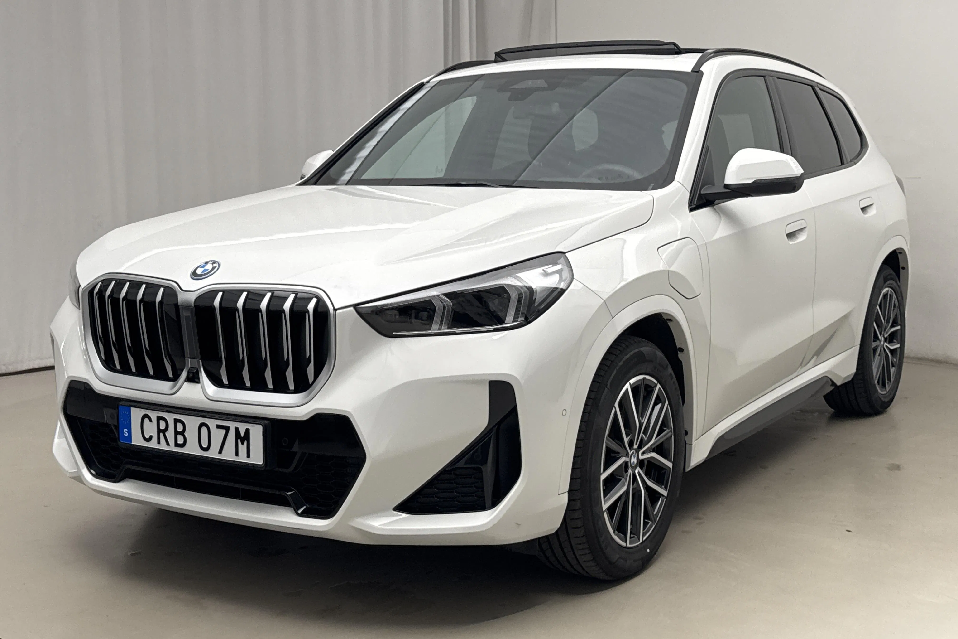 Presentationsfoto 1 av 24: BMW X1 xDrive25e, U11 (245hk) - 479 mil - Automat - vit - 2026