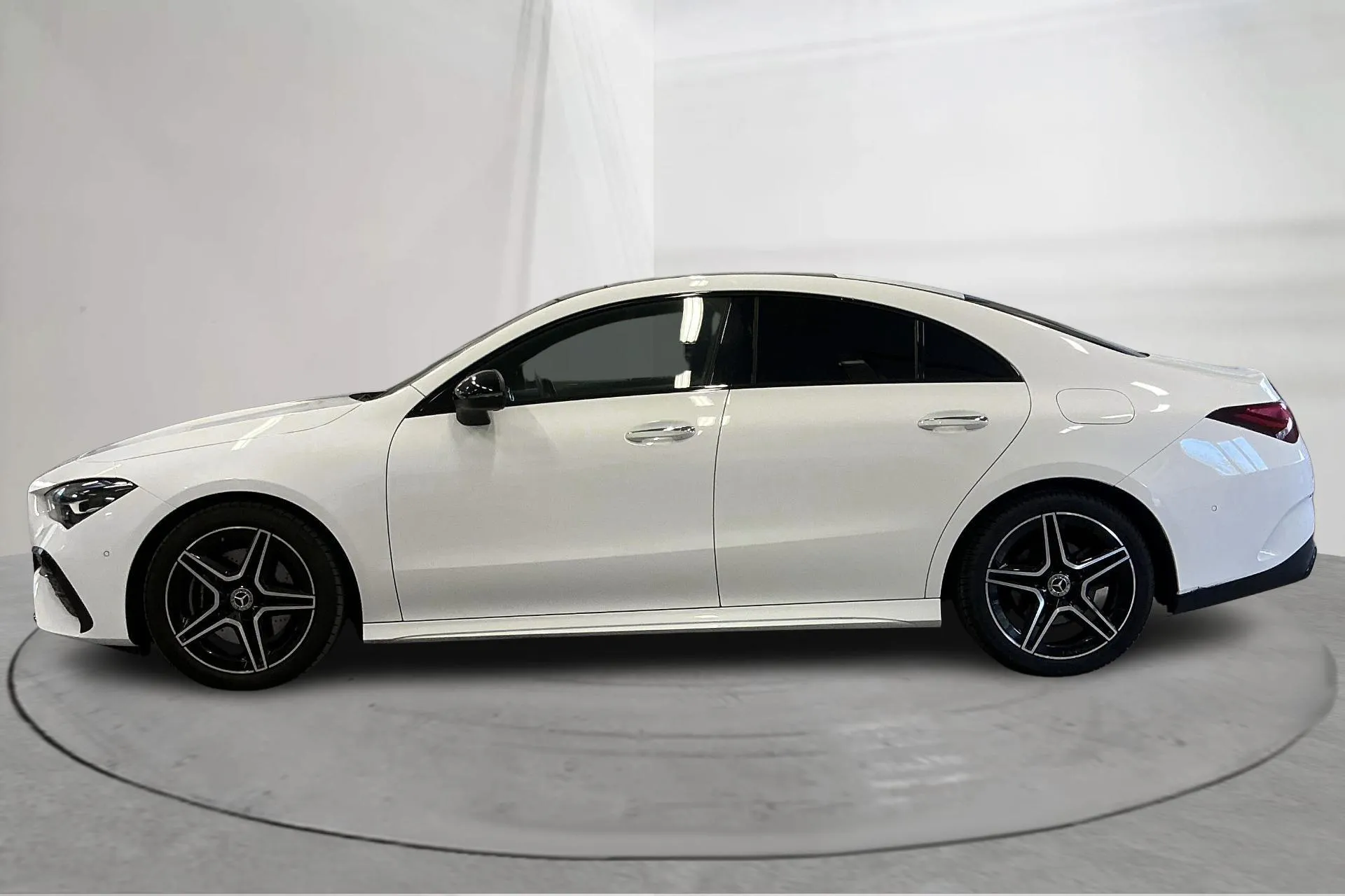 Presentation photo 2 of 14: Mercedes CLA 200 Coupé C118 (163hk) - 50 790 km - Automatic - white - 2024