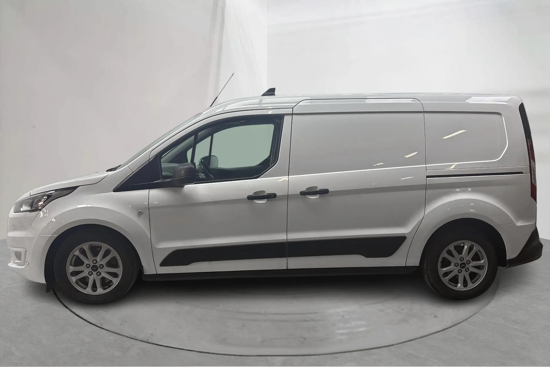 Presentationsfoto 2 av 18: Ford Transit Connect 1.5 EcoBlue (100hk) - 13 376 mil - Automat - vit - 2022