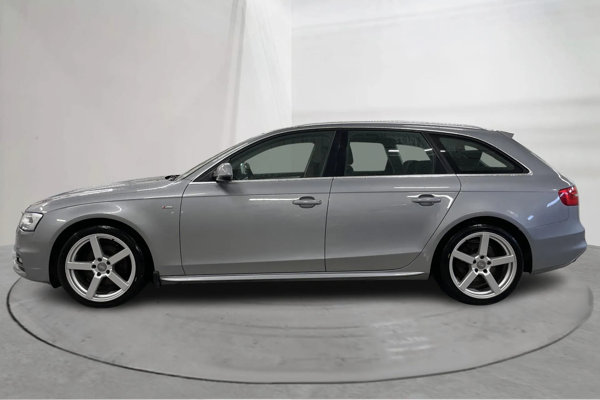 Presentation photo 2 of 16: Audi A4 2.0 TDI clean diesel Avant quattro (190hk) - 14 871 Scandinavian mile - Automatic - gray - 2015