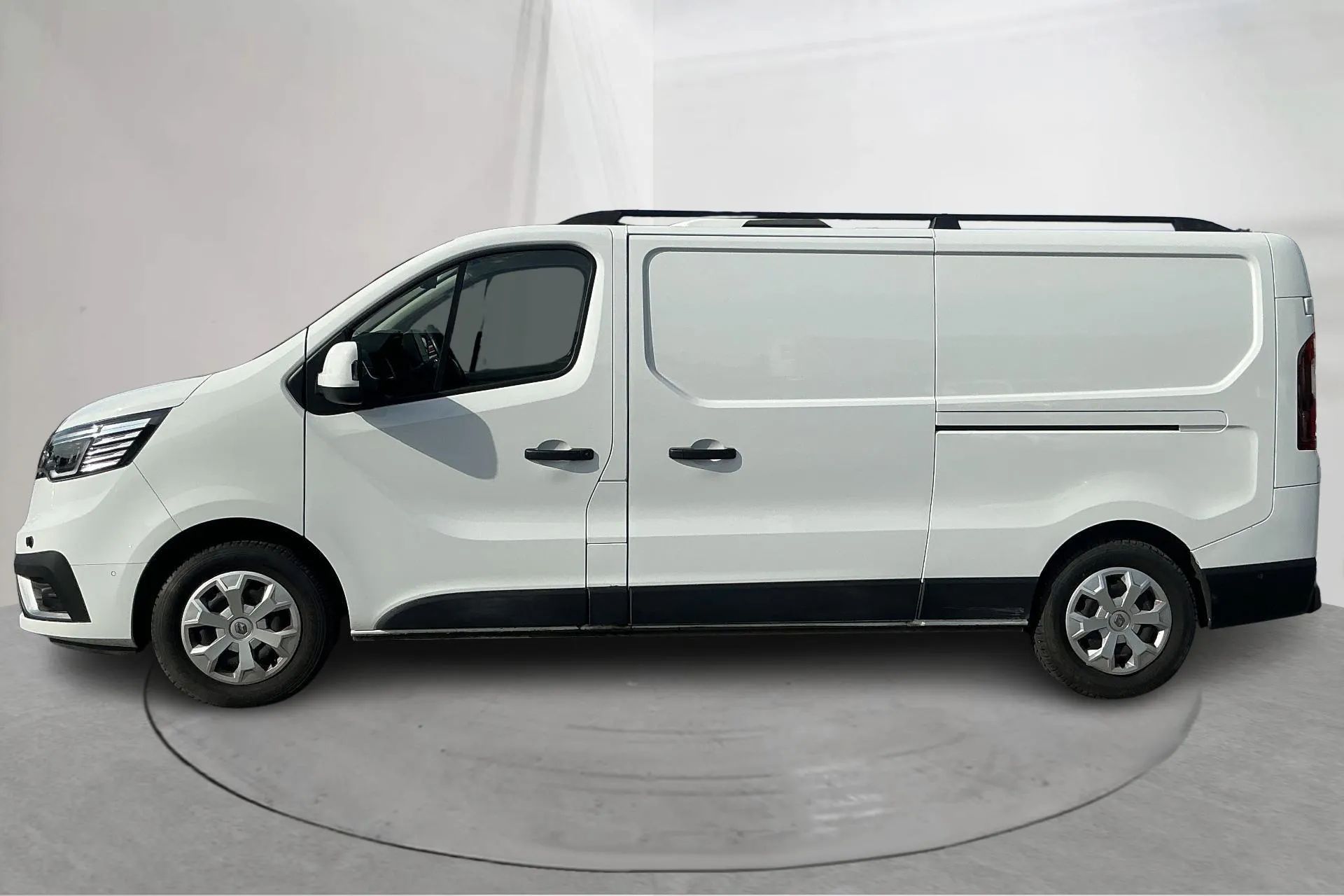 Presentation photo 2 of 18: Renault Trafic 2.0 dCi Skåp (150hk) - 70 390 km - Automatic - white - 2023