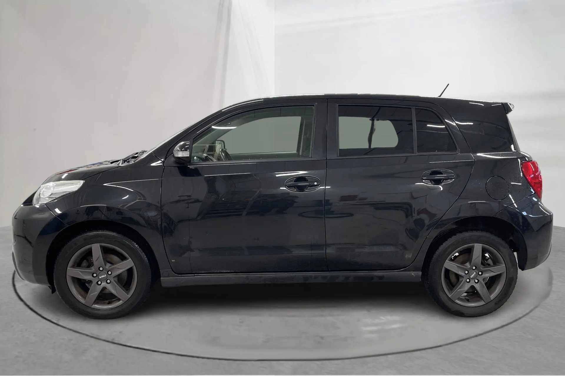 Presentationsfoto 2 av 14: Toyota Urban Cruiser 1.4 D-4D AWD (90hk) - 16 757 mil - Manuell - svart - 2009