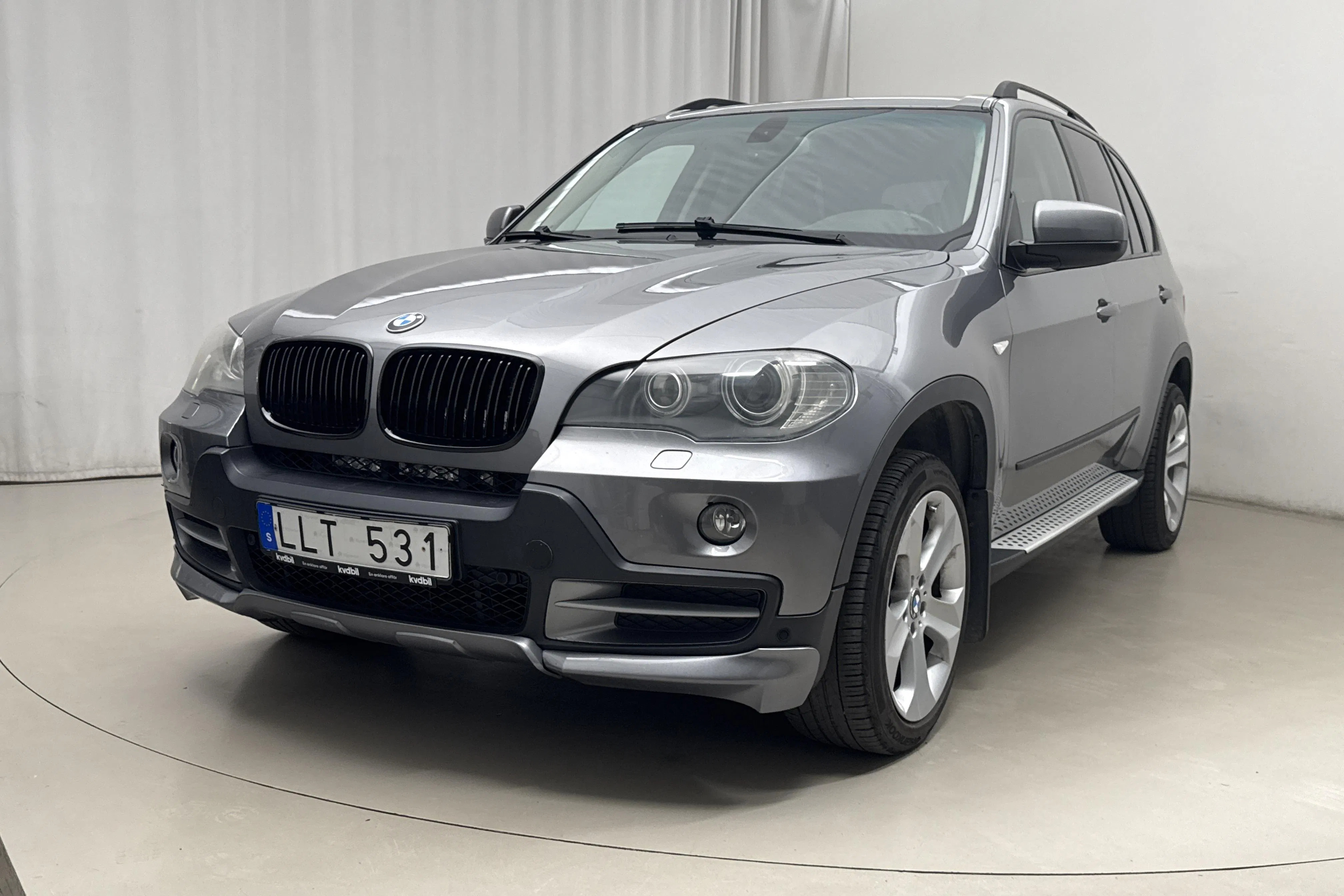Presentationsfoto 1 av 13: BMW X5 xDrive3.0dA, E70 (235hk) - 24 256 mil - Automat - grå - 2007